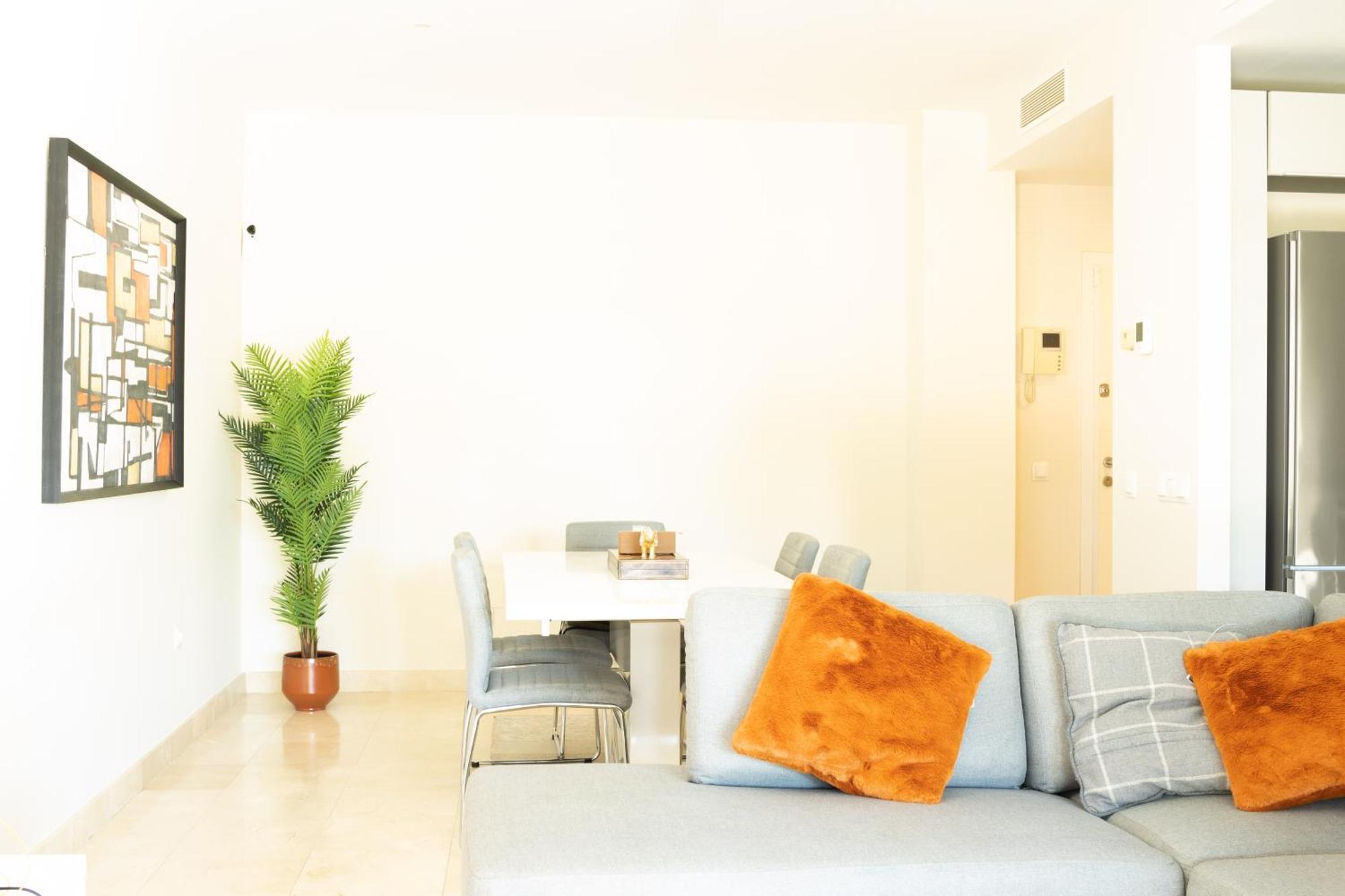 Bajo Encantador Y Familiar En Benahavis Apartment