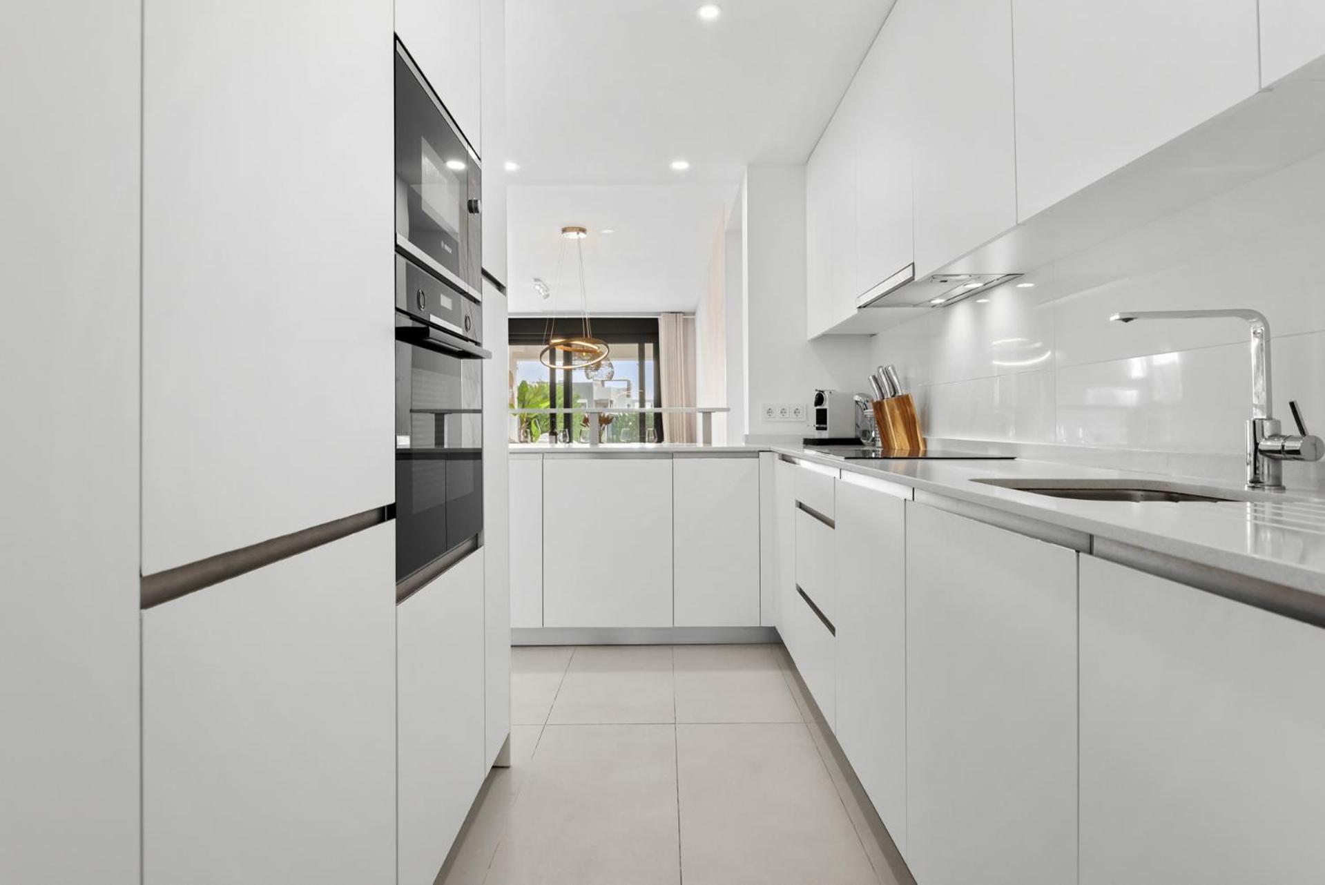 Vivi Homes - Sublime Close To The Beach, Garden, Pool & Hot Tub *