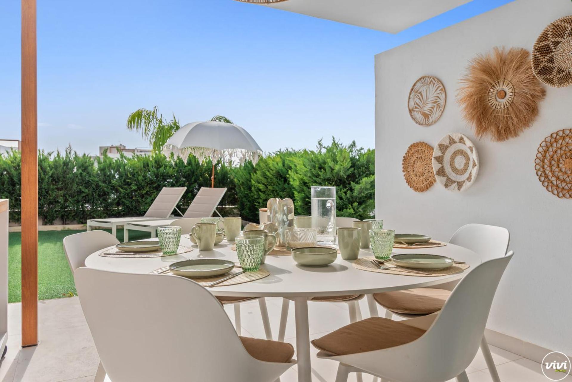 Vivi Homes - Sublime Close To The Beach, Garden, Pool & Hot Tub