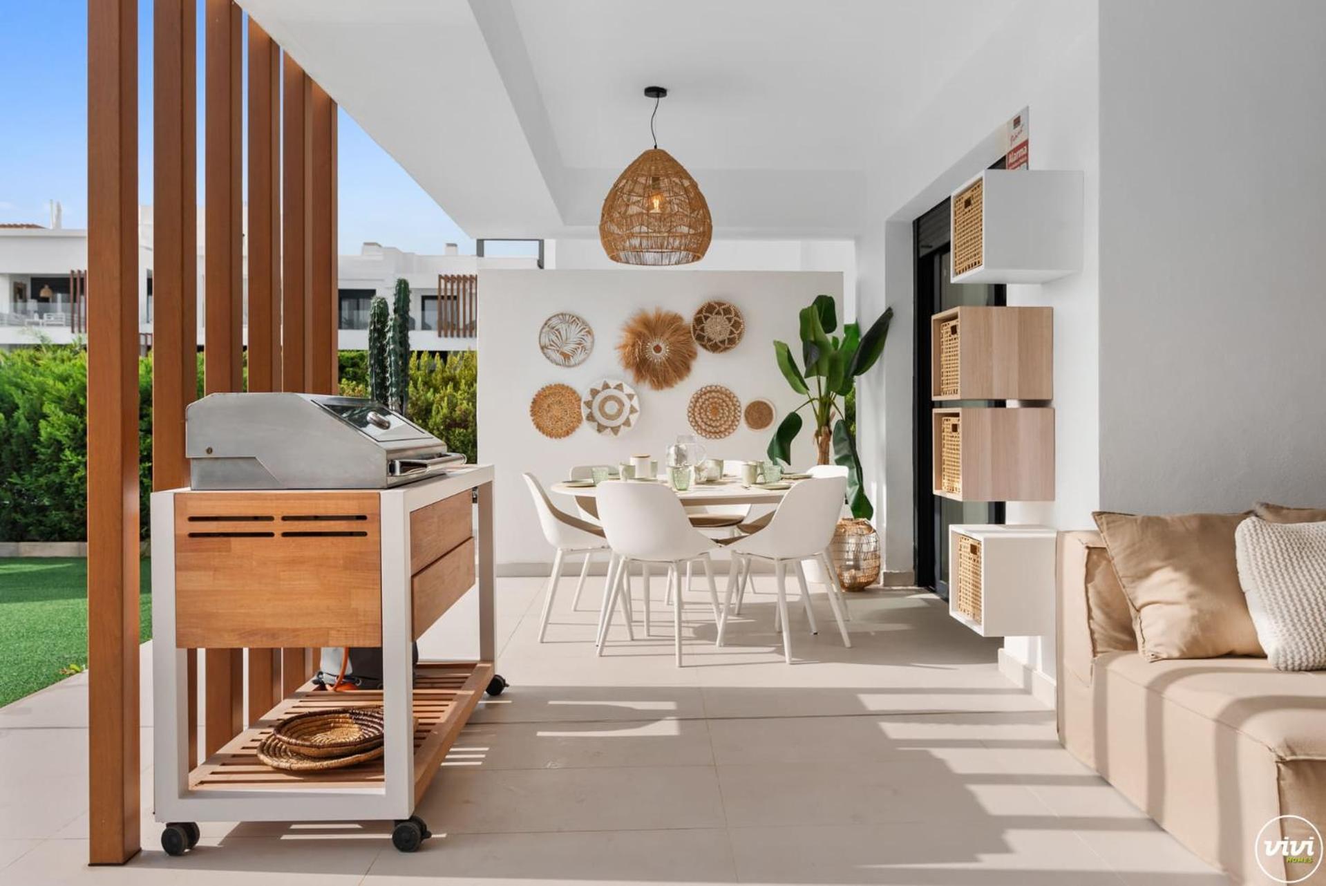 Vivi Homes - Sublime Close To The Beach, Garden, Pool & Hot Tub Apartment