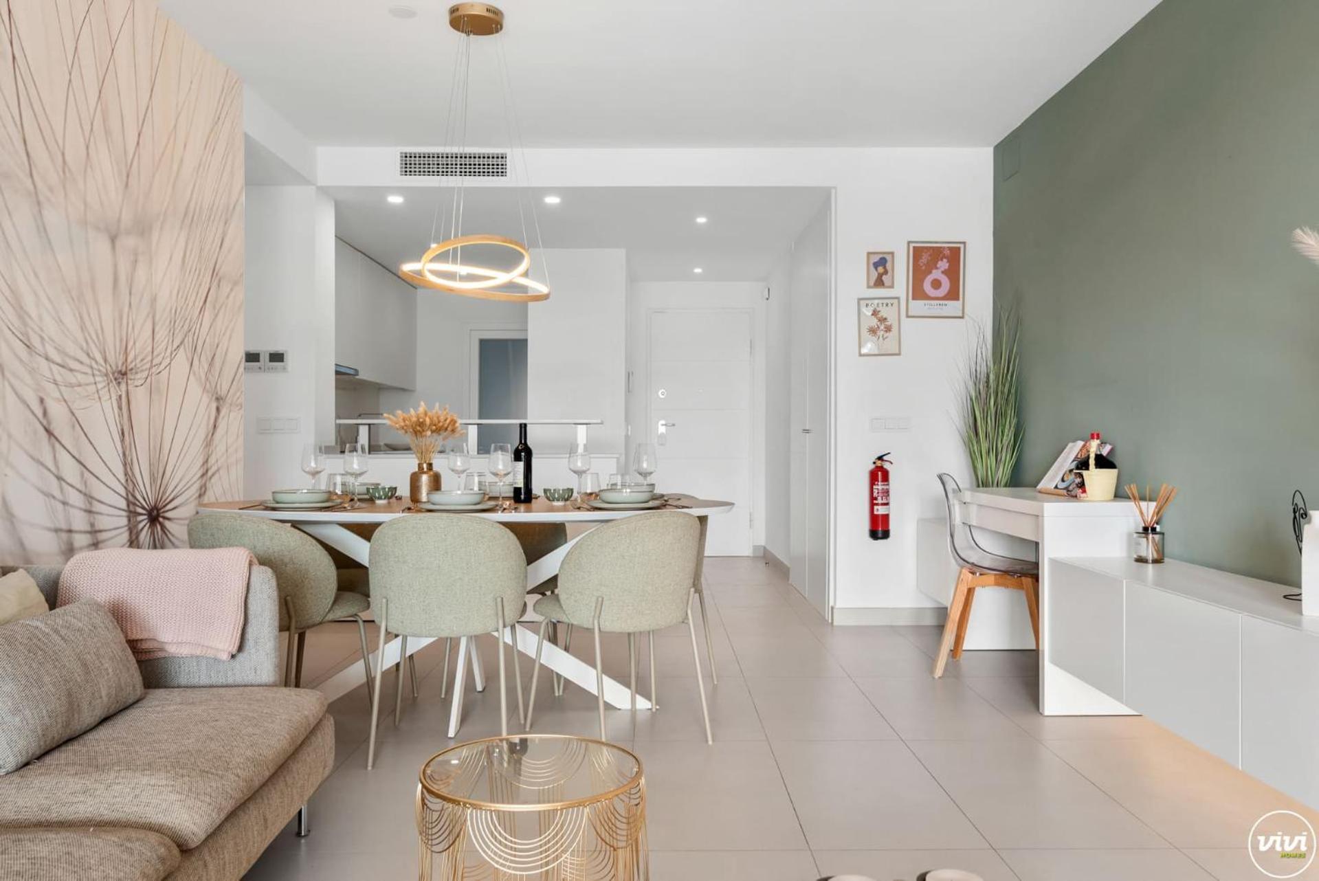 Vivi Homes - Sublime Close To The Beach, Garden, Pool & Hot Tub Estepona