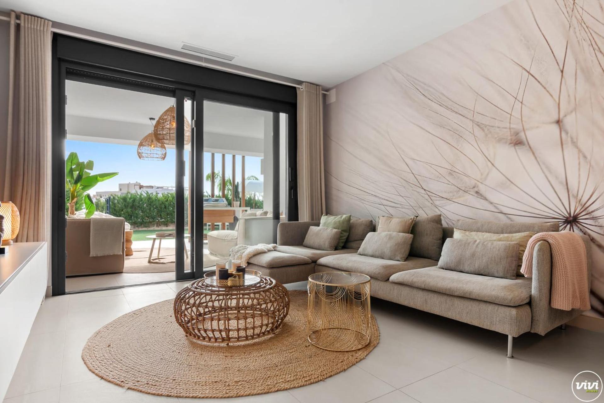 Vivi Homes - Sublime Close To The Beach, Garden, Pool & Hot Tub * Estepona