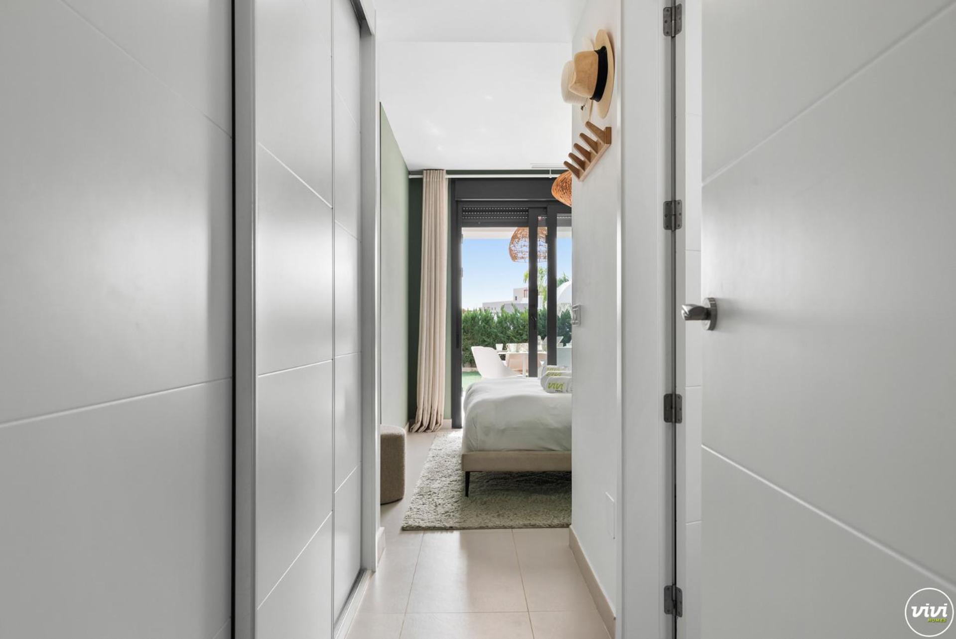 Vivi Homes - Sublime Close To The Beach, Garden, Pool & Hot Tub Apartment *