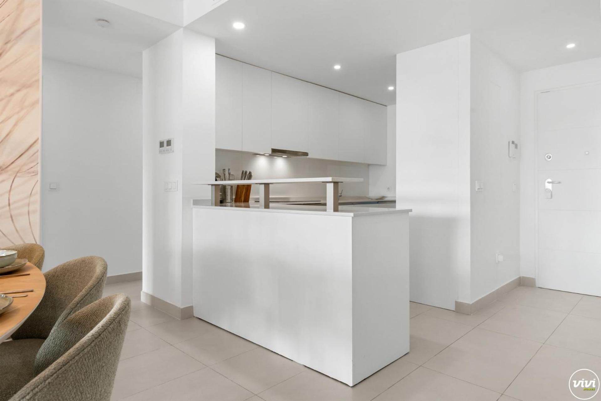 Vivi Homes - Sublime Close To The Beach, Garden, Pool & Hot Tub * Estepona