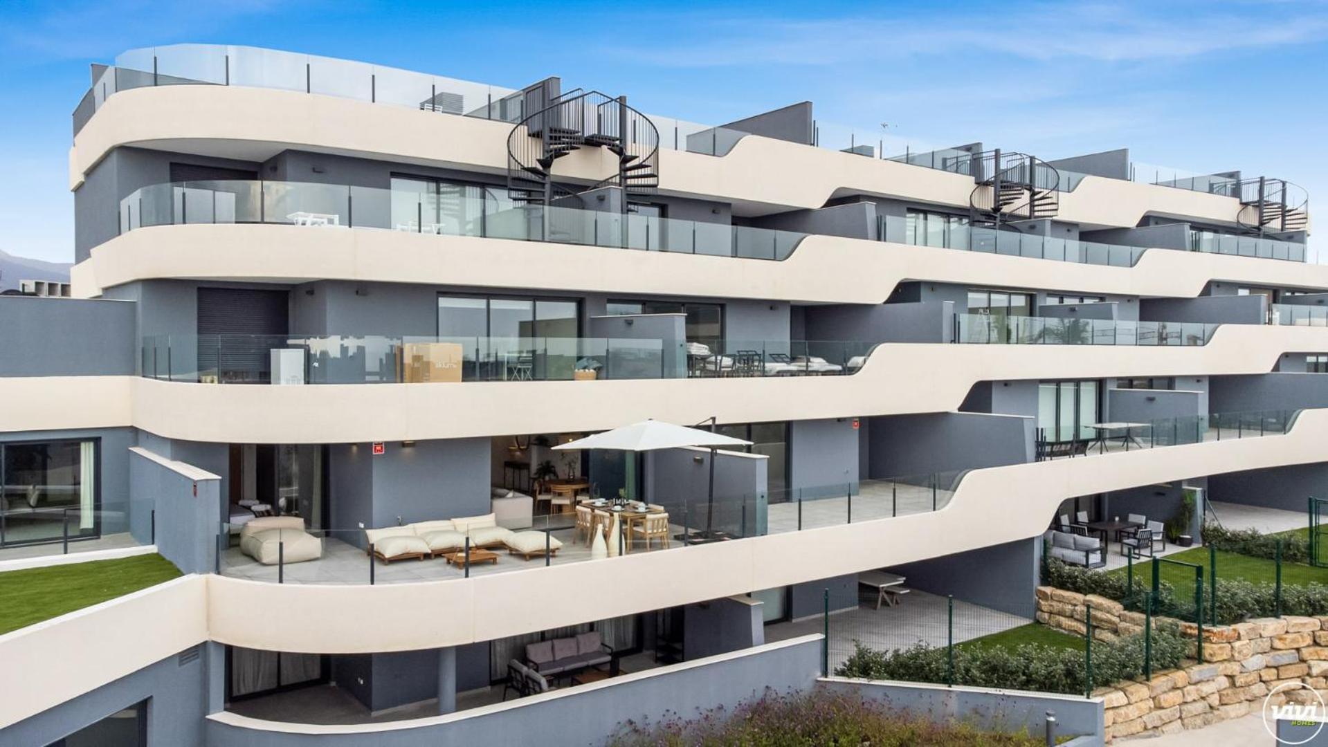 Vivi Homes - Eros Luxury, Pool, Sauna, Gym & Terrace Apartment