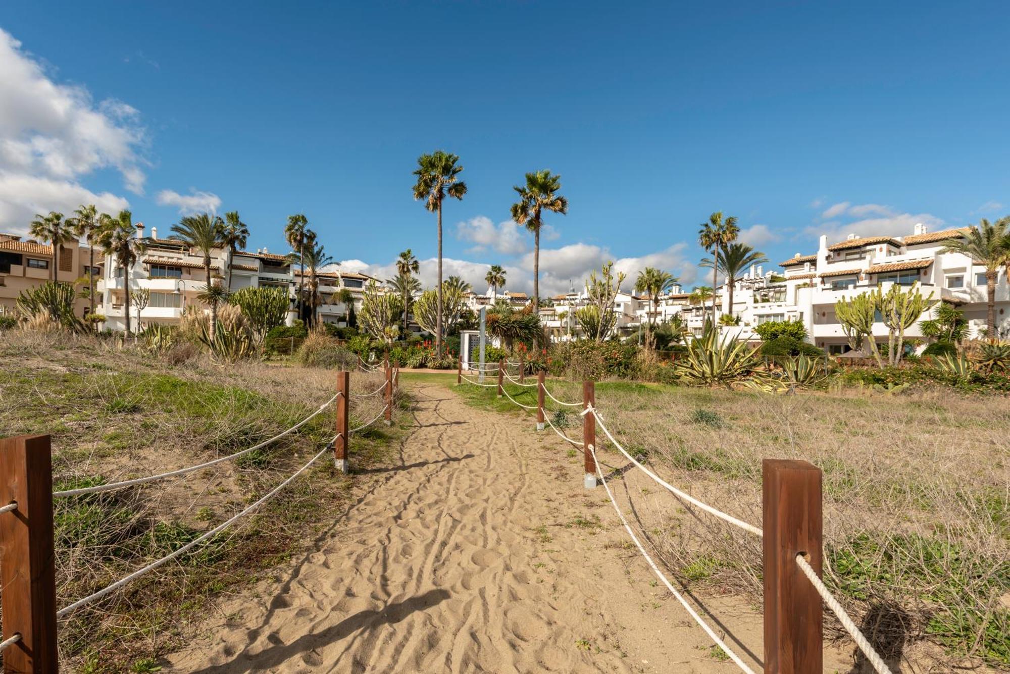 Afrodite - Frontline Apartment Estepona