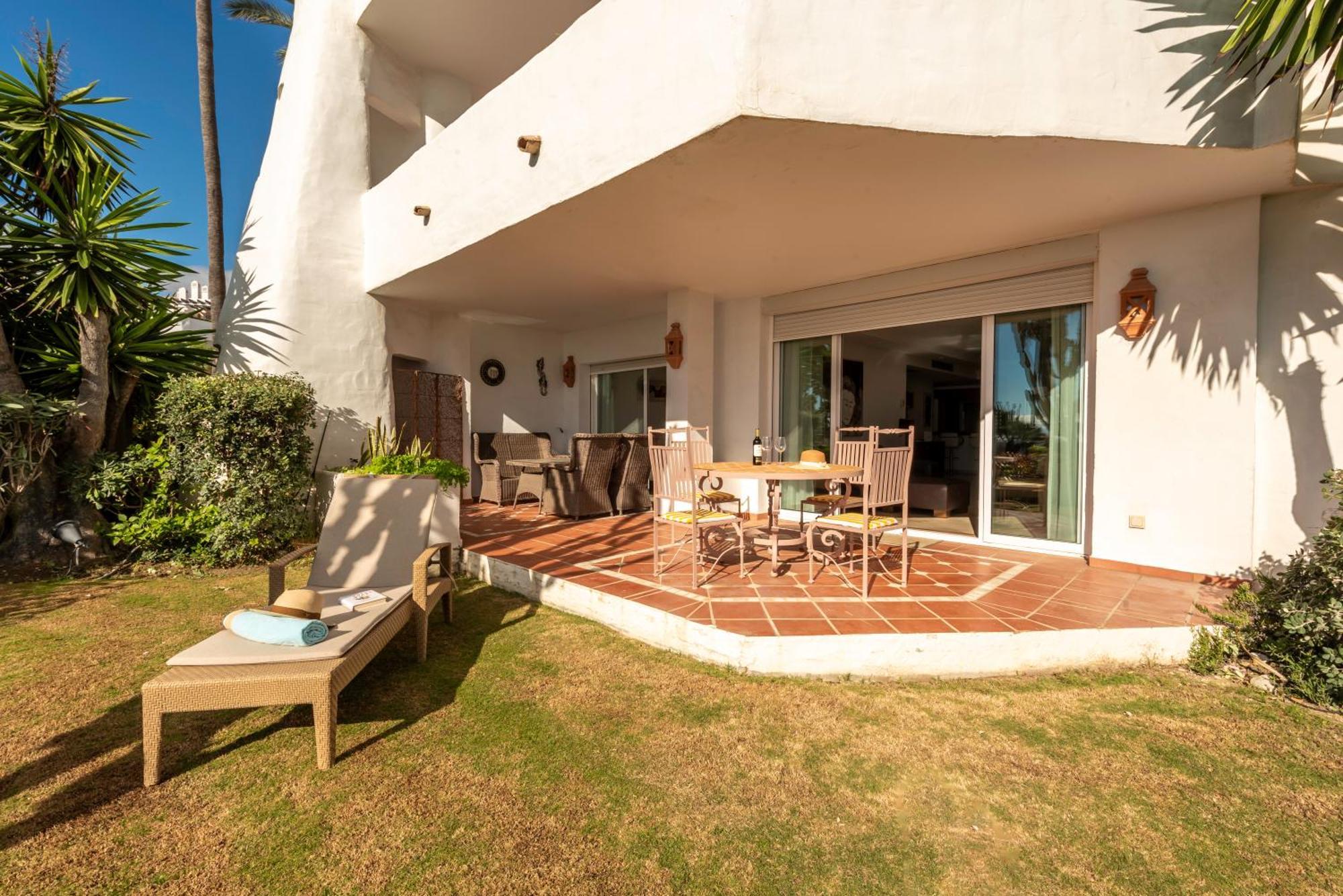 Afrodite - Frontline Apartment Estepona
