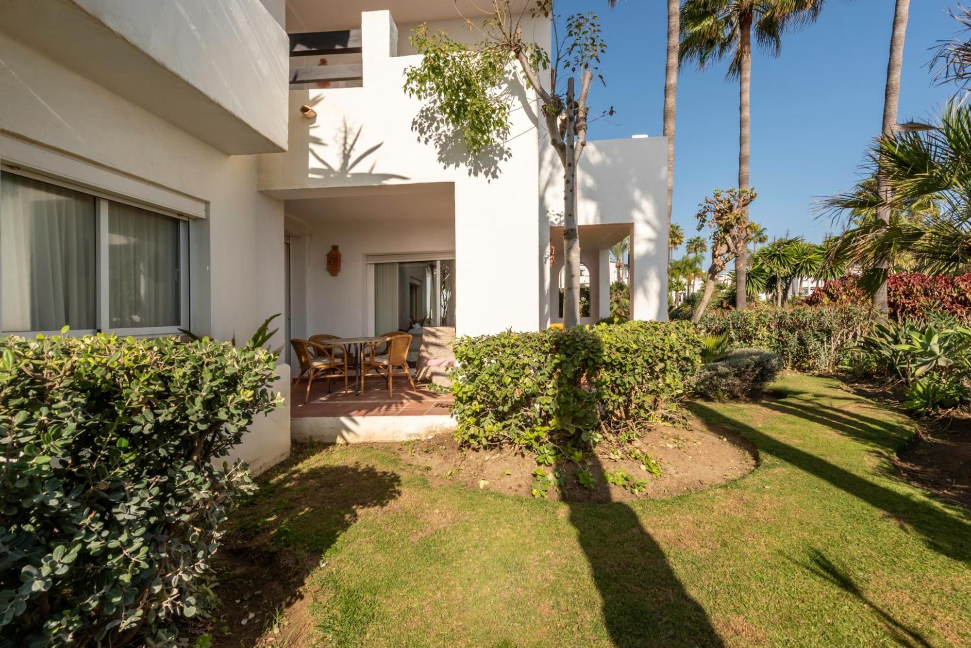 Afrodite - Frontline Apartment Estepona