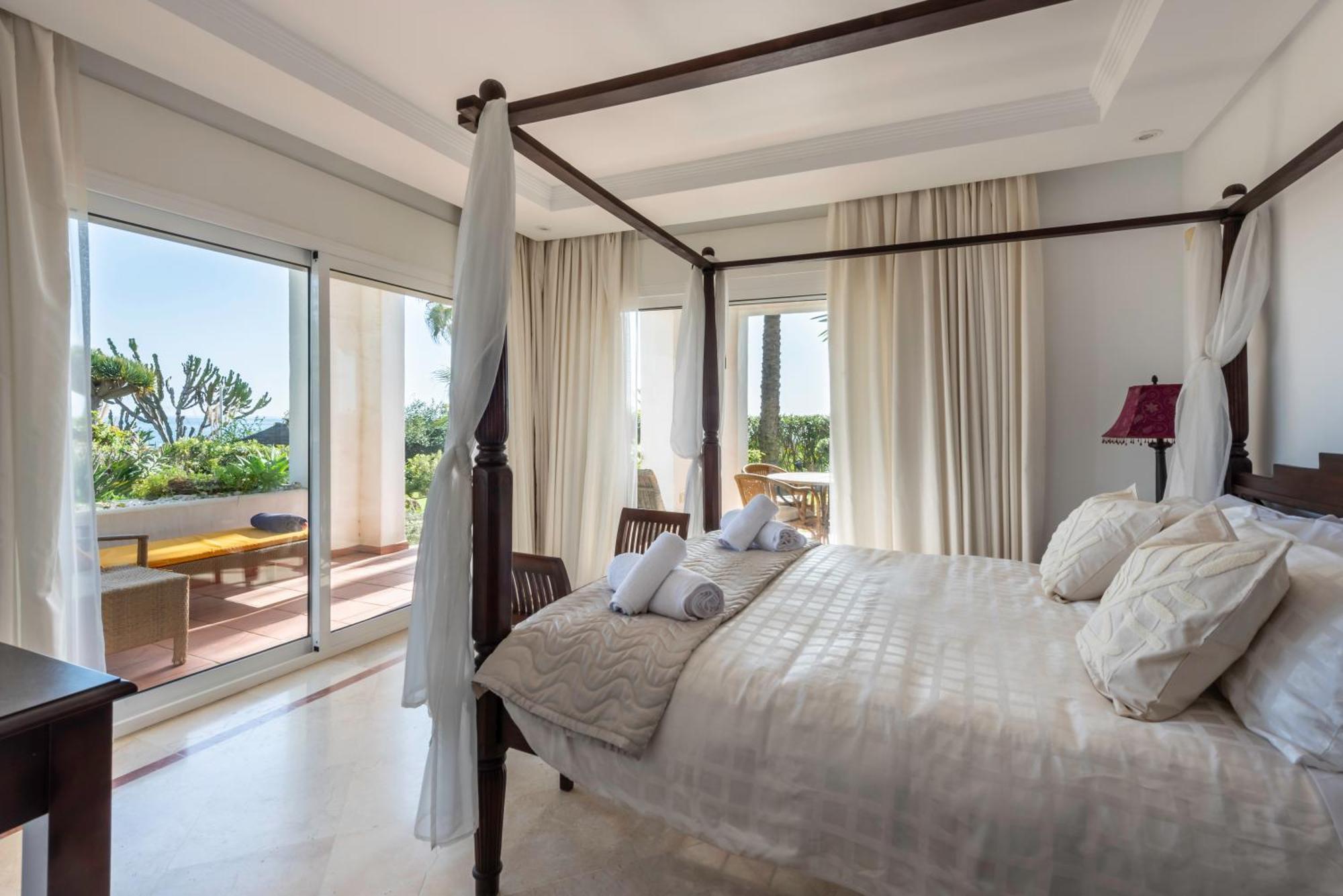 Afrodite - Frontline Apartment Estepona