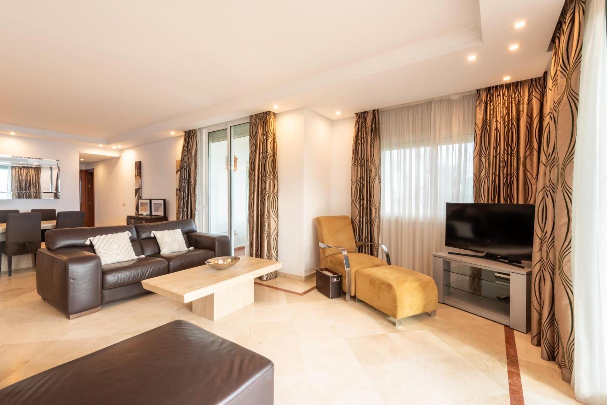 Afrodite - Frontline Apartment Estepona