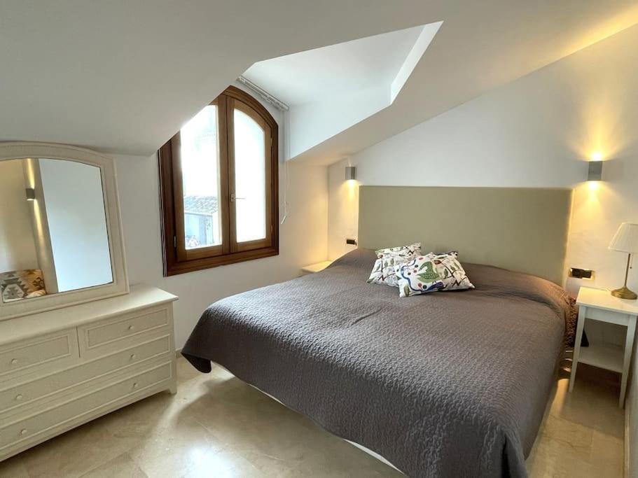 10 Bedroom Palace Huge Garden, Sea View!