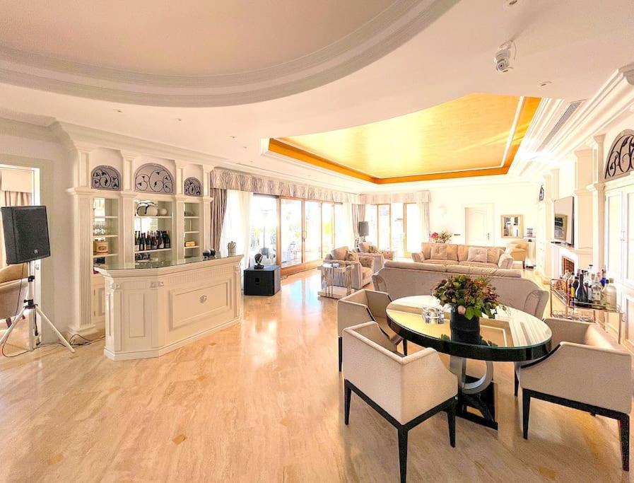 Villa 10 Bedroom Palace Huge Garden, Sea View! Estepona