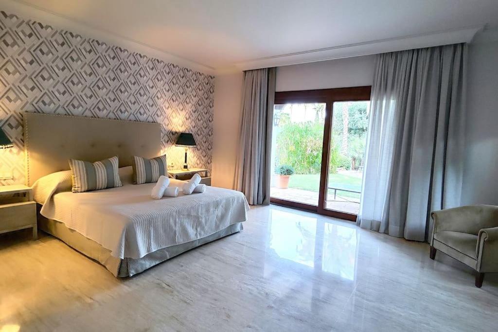 10 Bedroom Palace Huge Garden, Sea View! Villa *