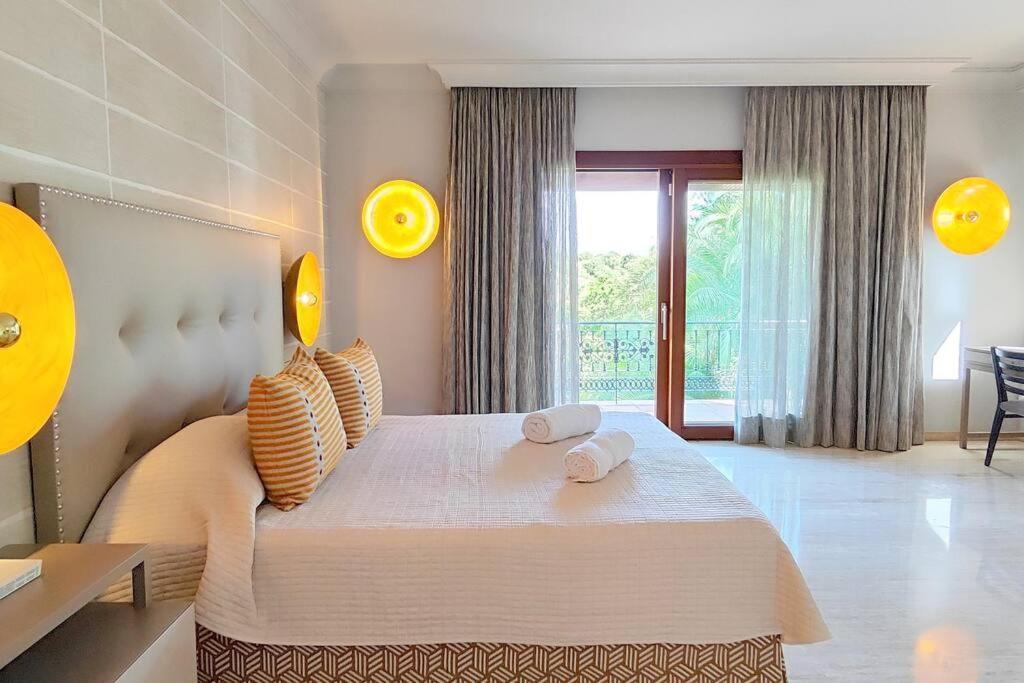 Villa 10 Bedroom Palace Huge Garden, Sea View!