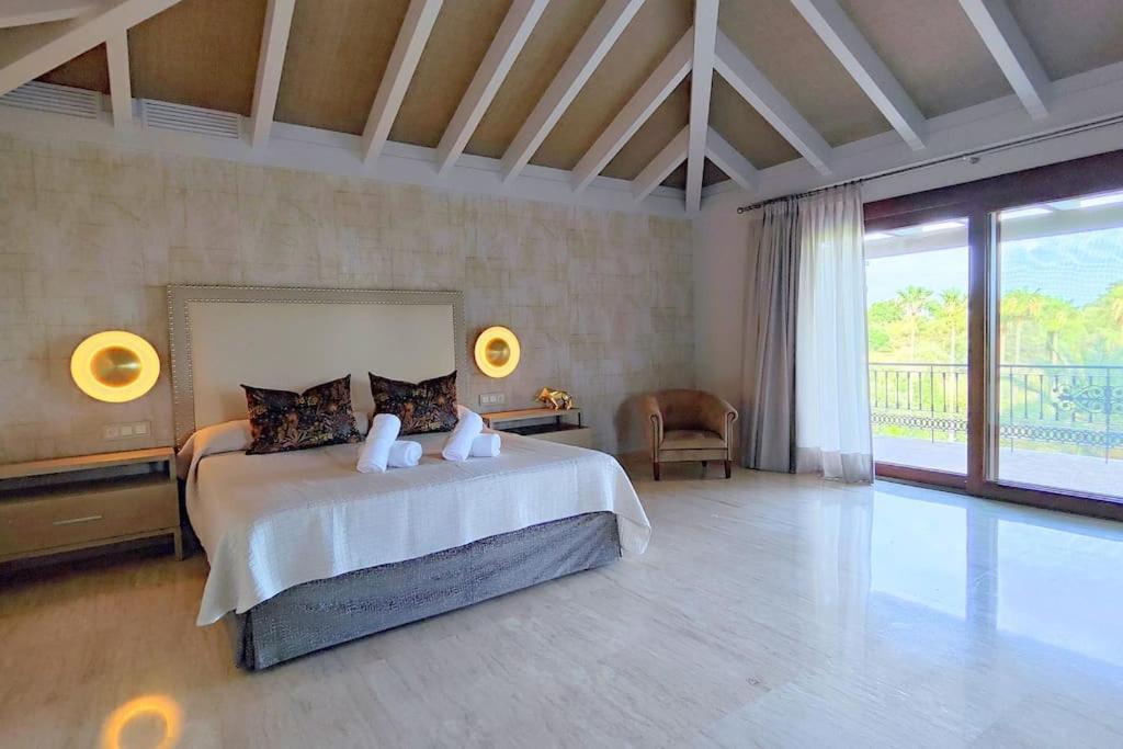 Villa 10 Bedroom Palace Huge Garden, Sea View! Estepona