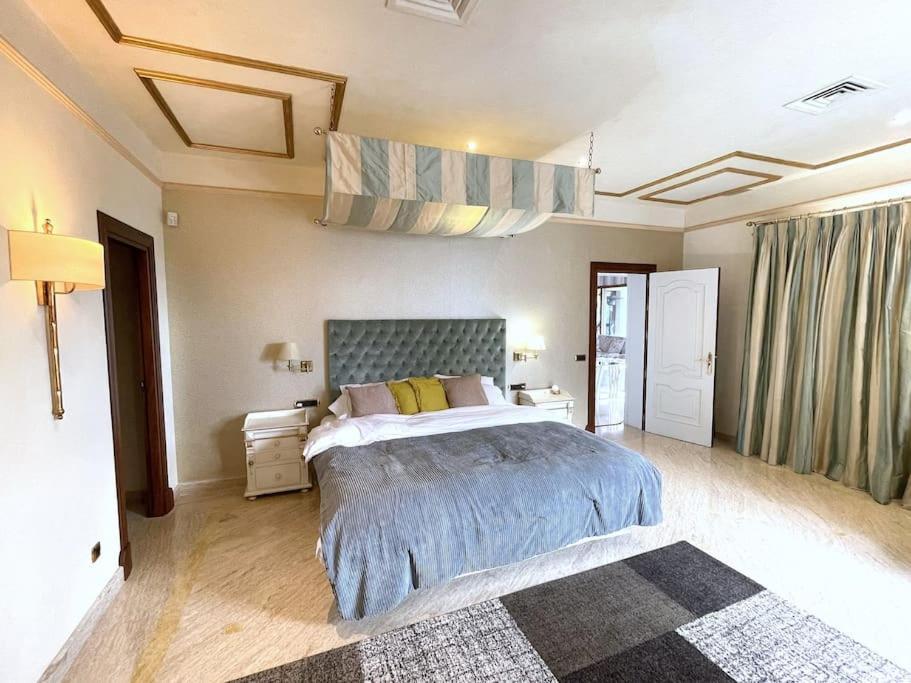 10 Bedroom Palace Huge Garden, Sea View! Villa *