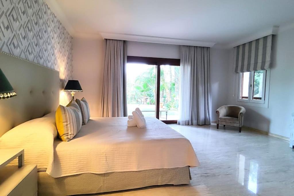 10 Bedroom Palace Huge Garden, Sea View!