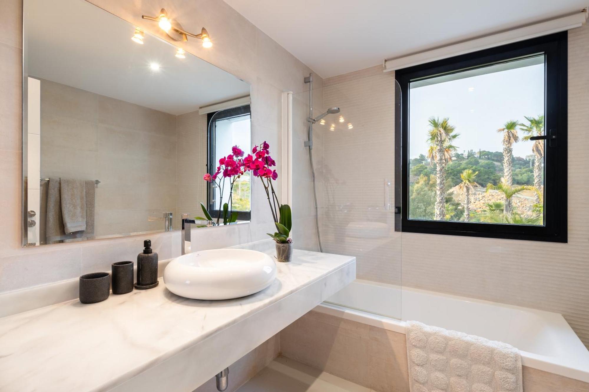Luxury 2 Bedroom Apartment Estepona