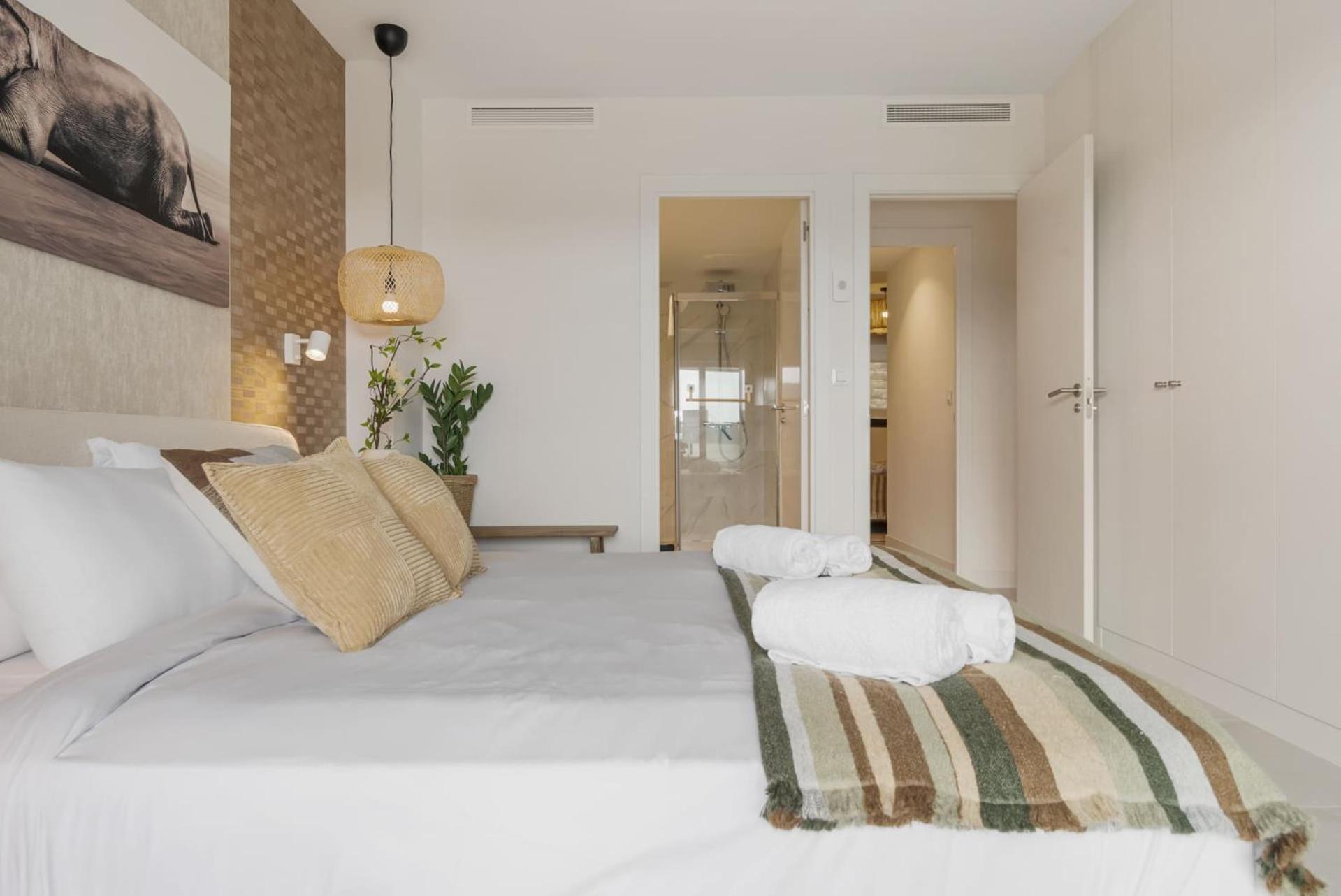 Vivi Homes - Eros Luxury, Pool, Sauna, Gym & Terrace Apartment