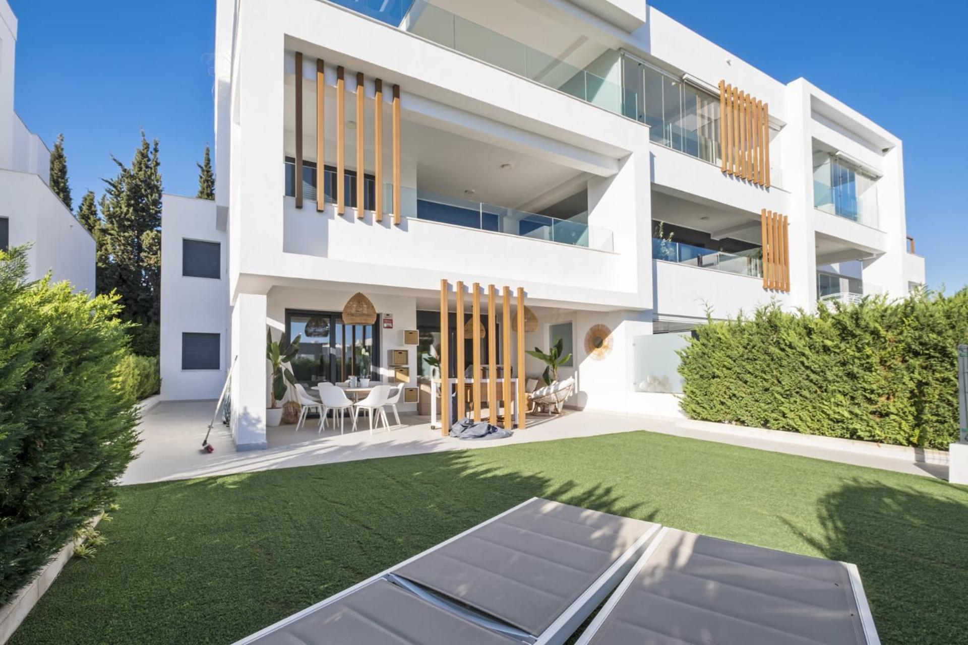 Vivi Homes - Sublime Close To The Beach, Garden, Pool & Hot Tub Estepona