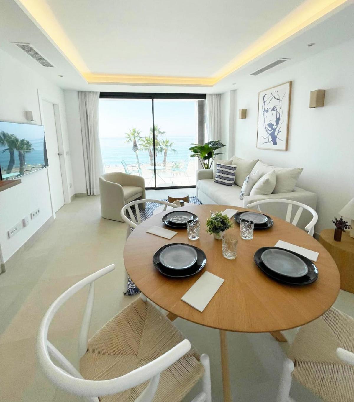Laviu 2b By Croma Estepona