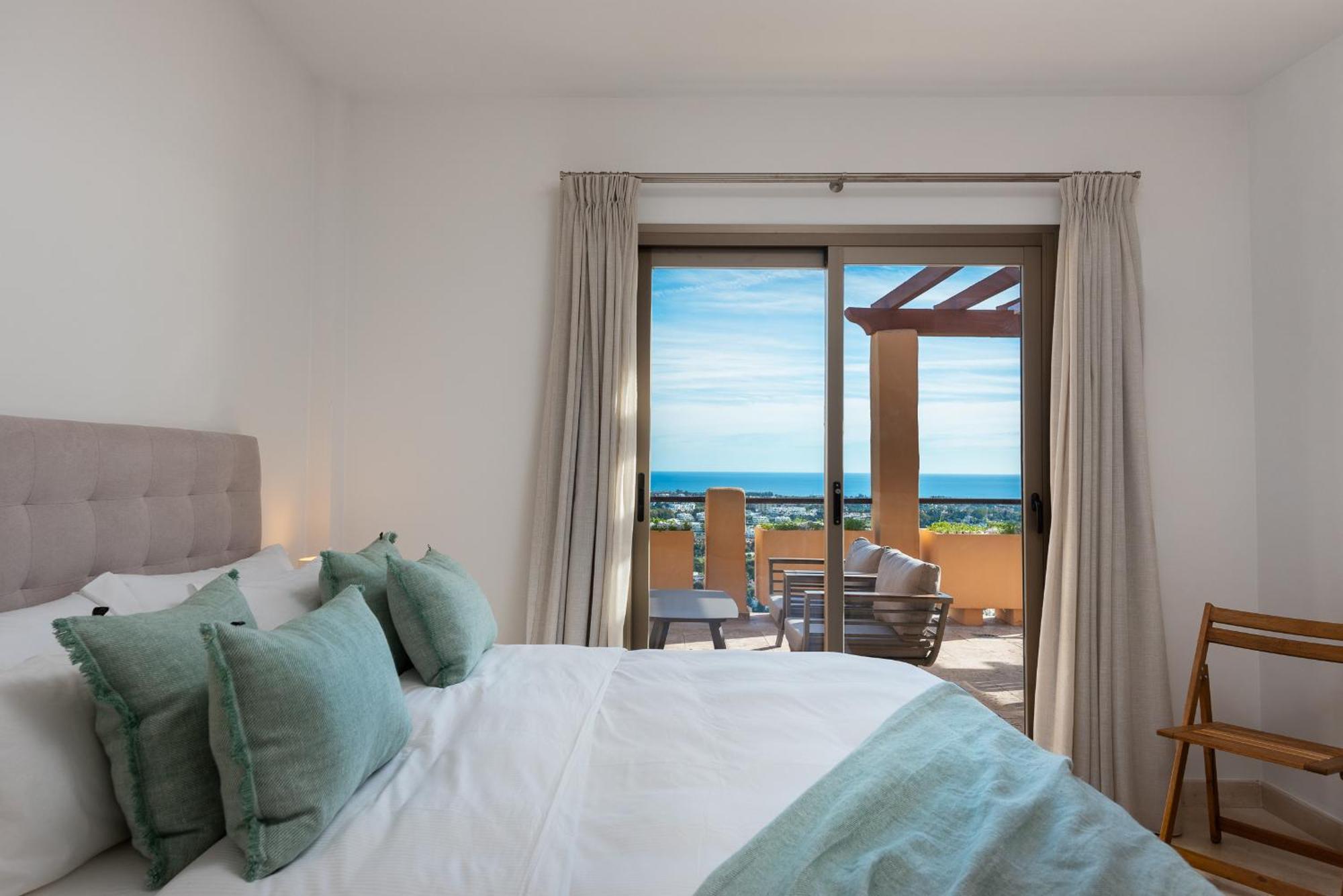 2-bedroom Penthouse With Panoramic Scenery Apartment Estepona