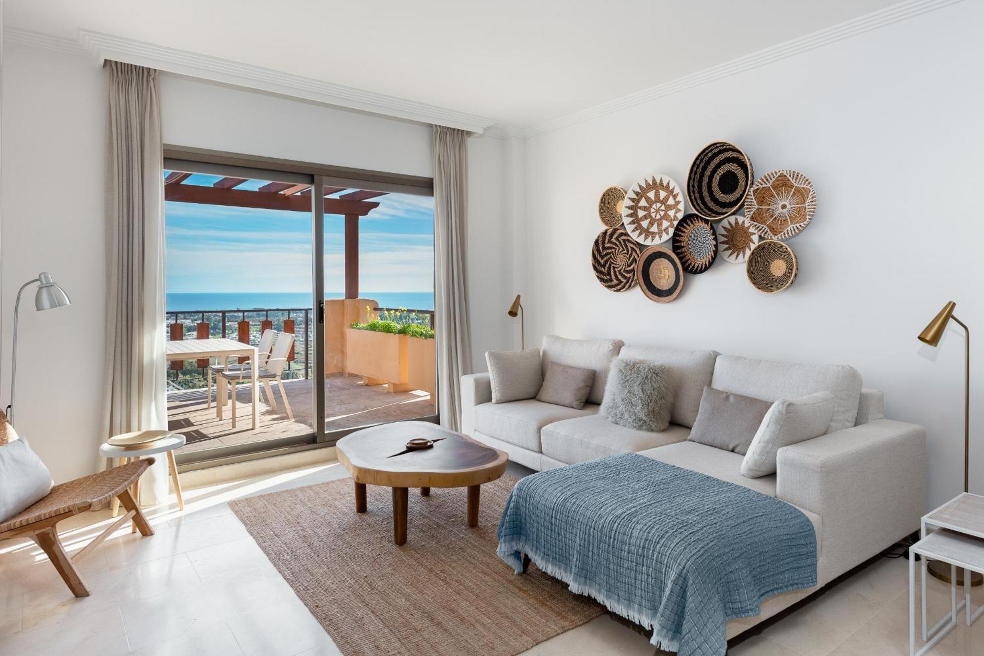 2-bedroom Penthouse With Panoramic Scenery *
