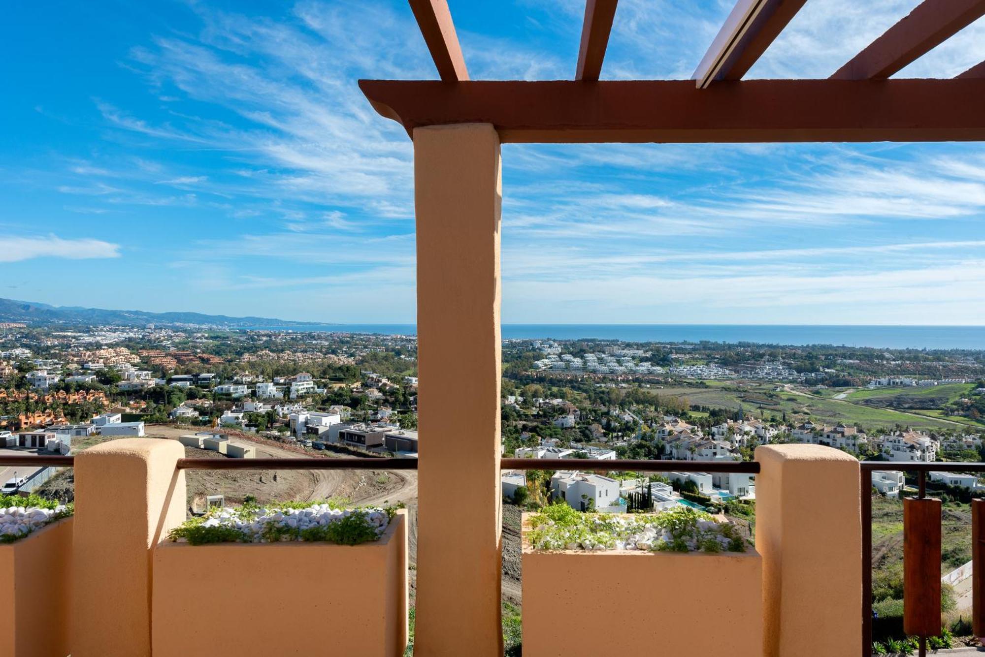 2-bedroom Penthouse With Panoramic Scenery