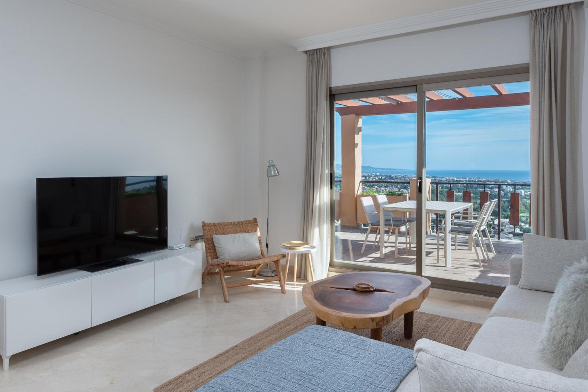 2-bedroom Penthouse With Panoramic Scenery Apartment *