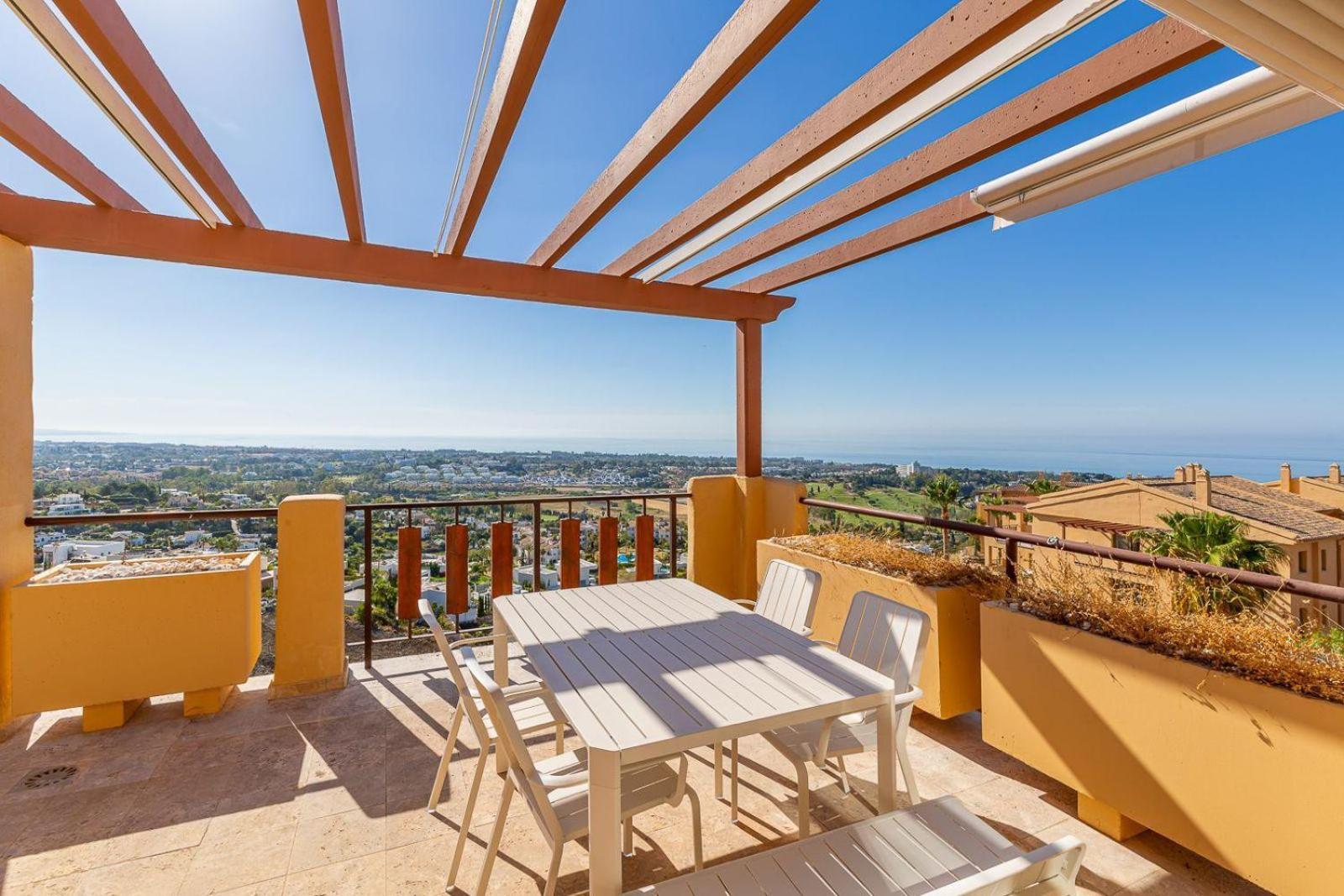 Apartment 2-bedroom Penthouse With Panoramic Scenery *