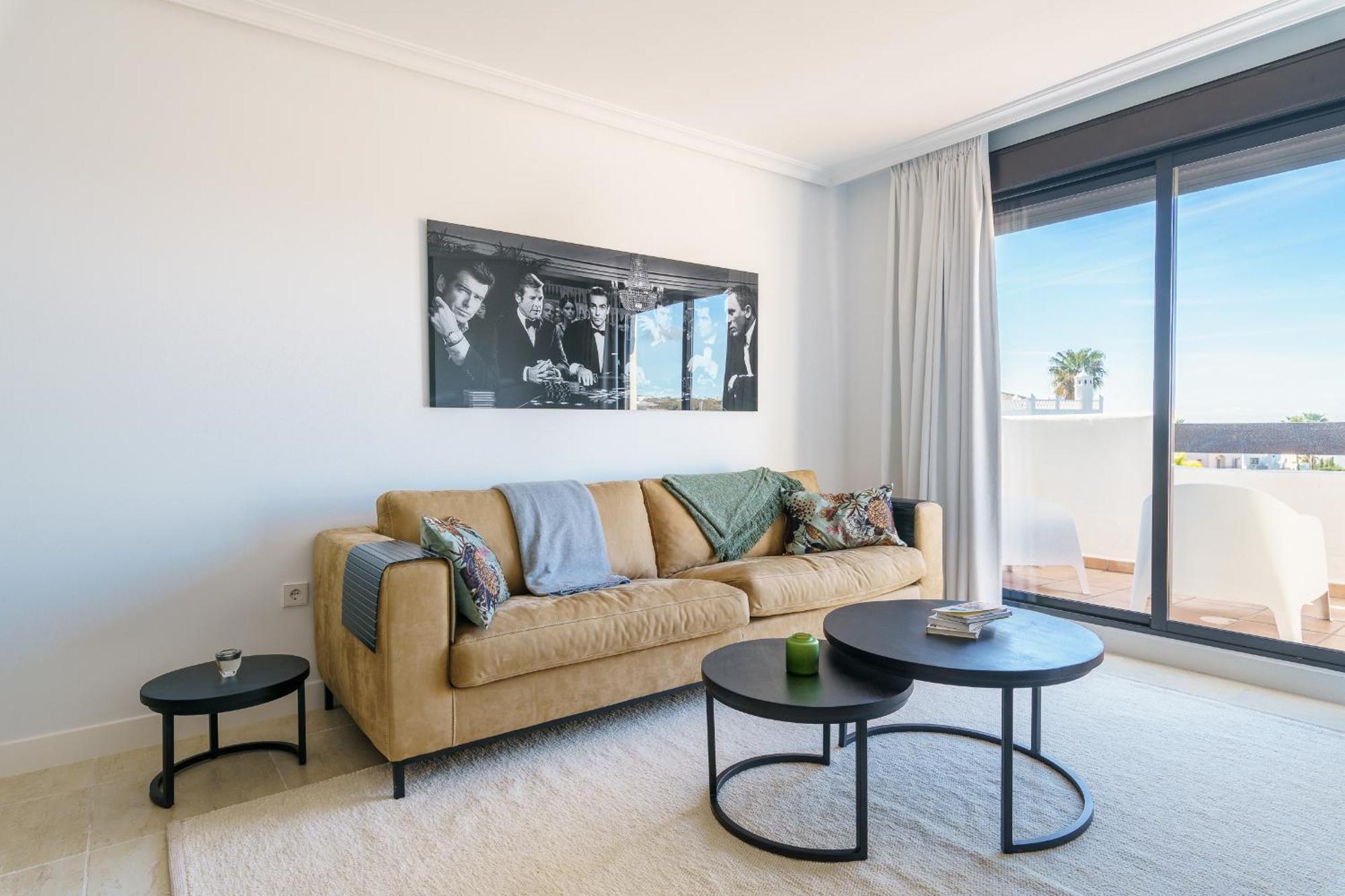 Luxe Golf & Family House Escape - Happy Apartment Estepona
