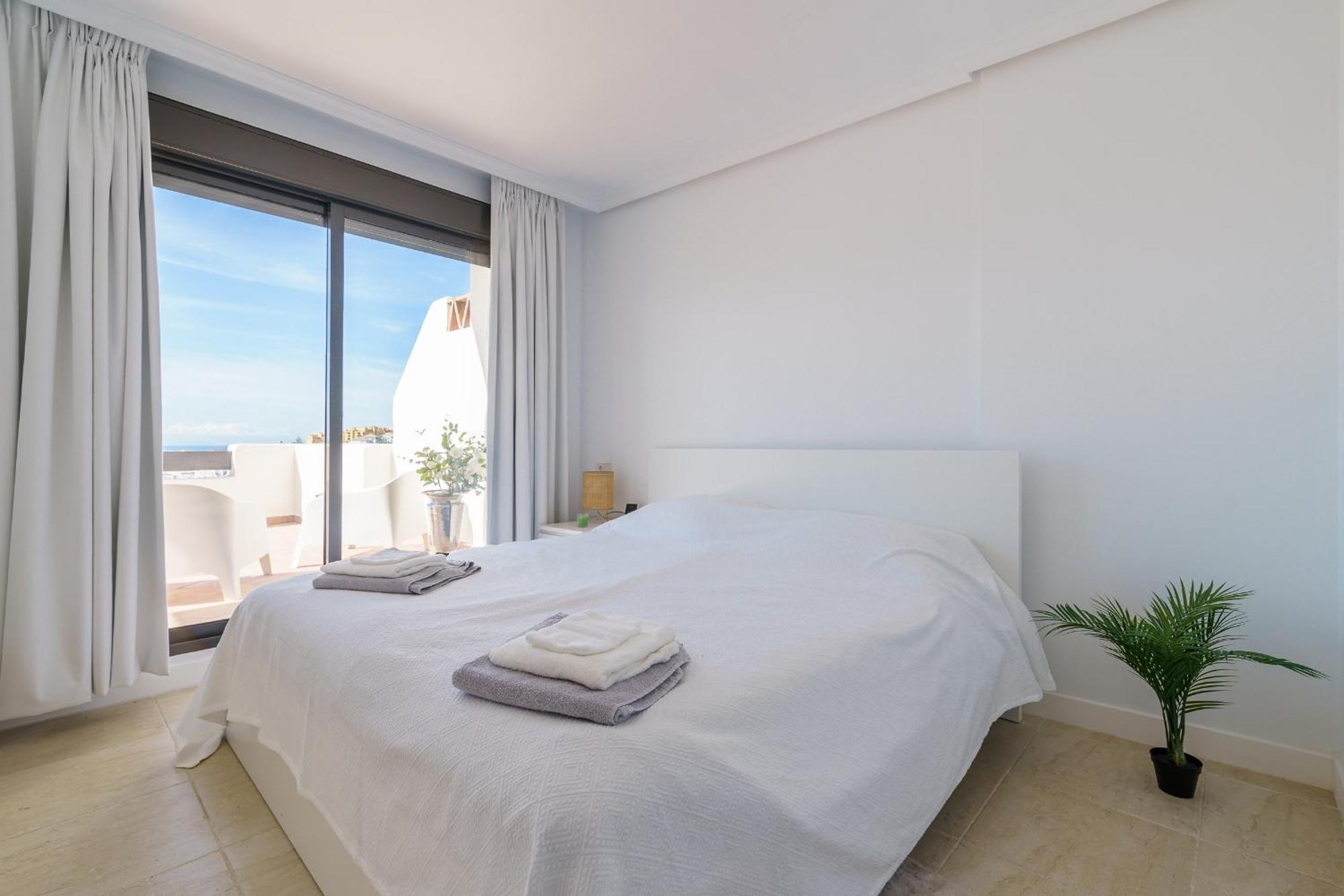 Luxe Golf & Family House Escape - Happy Estepona