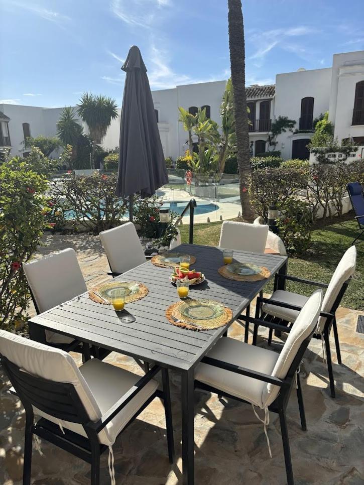 - Playa - Con Amplia Terraza Abierta A La Piscina El12 Estepona