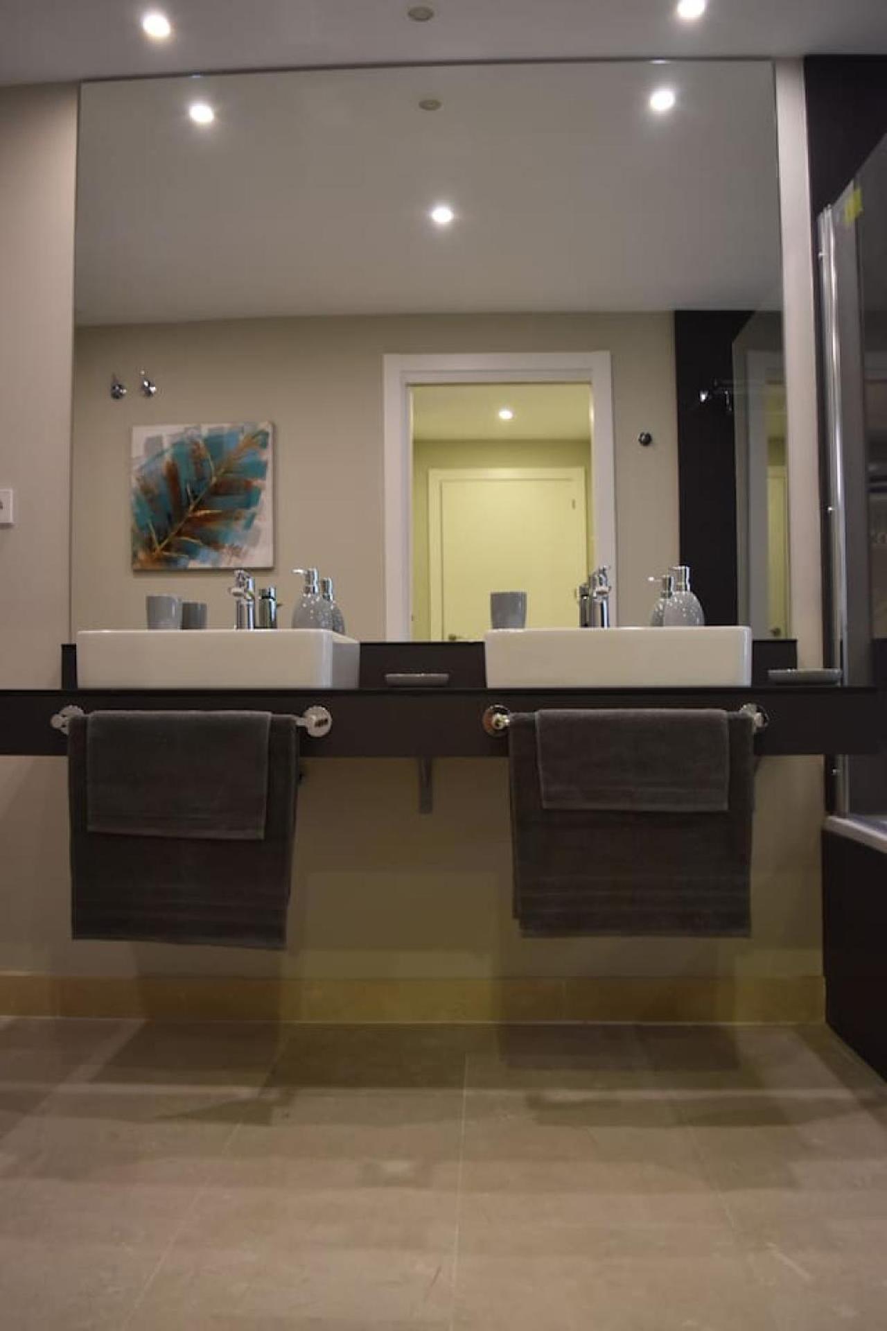 Modern With View To Gibraltar, Large Terrace And Jacuzzi Ferienhaus