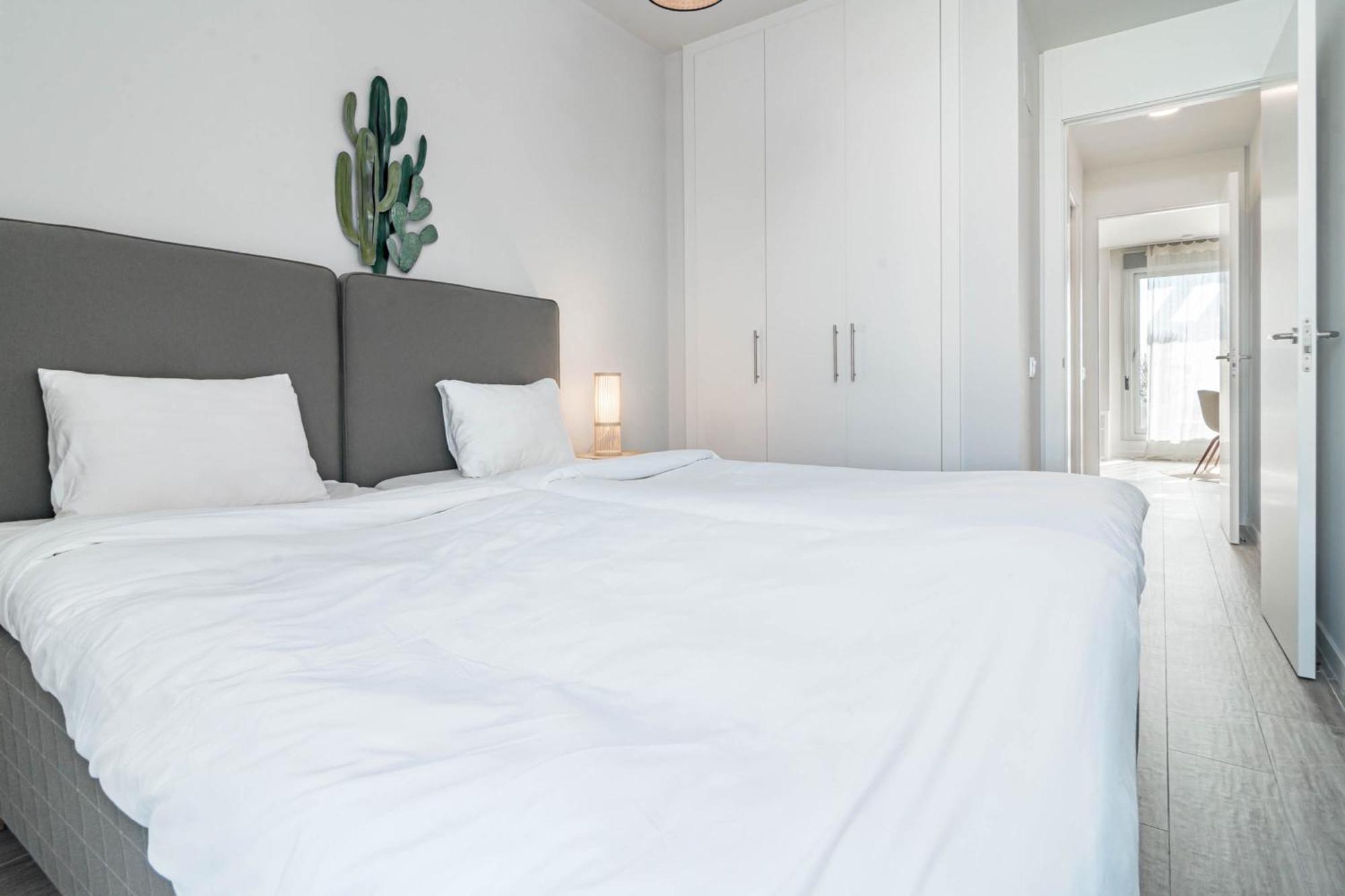Lm362b - 2 Bedroom Penthouse With Large Sundeck Apartment Estepona