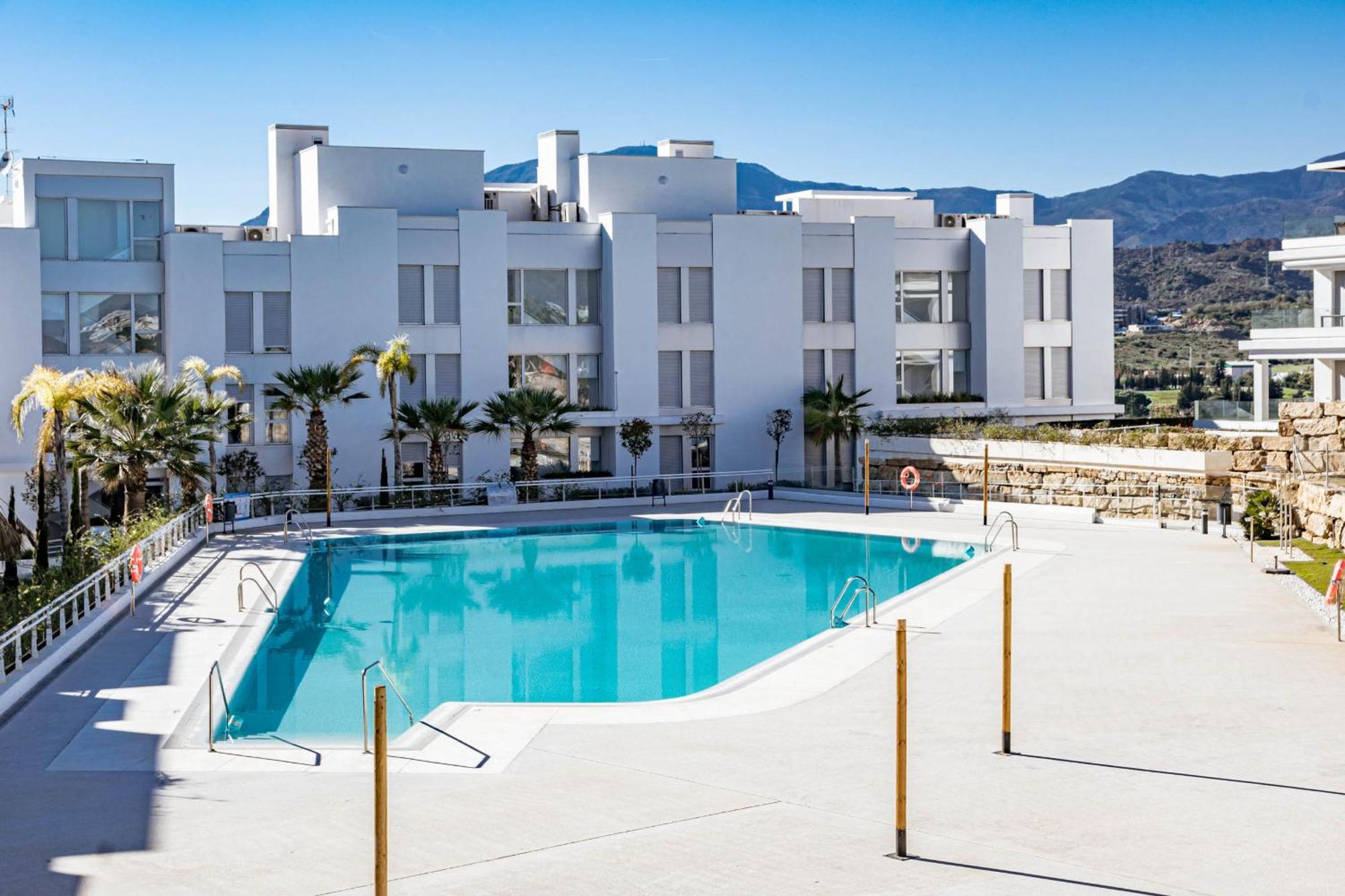 Lm362b - 2 Bedroom Penthouse With Large Sundeck Apartment *