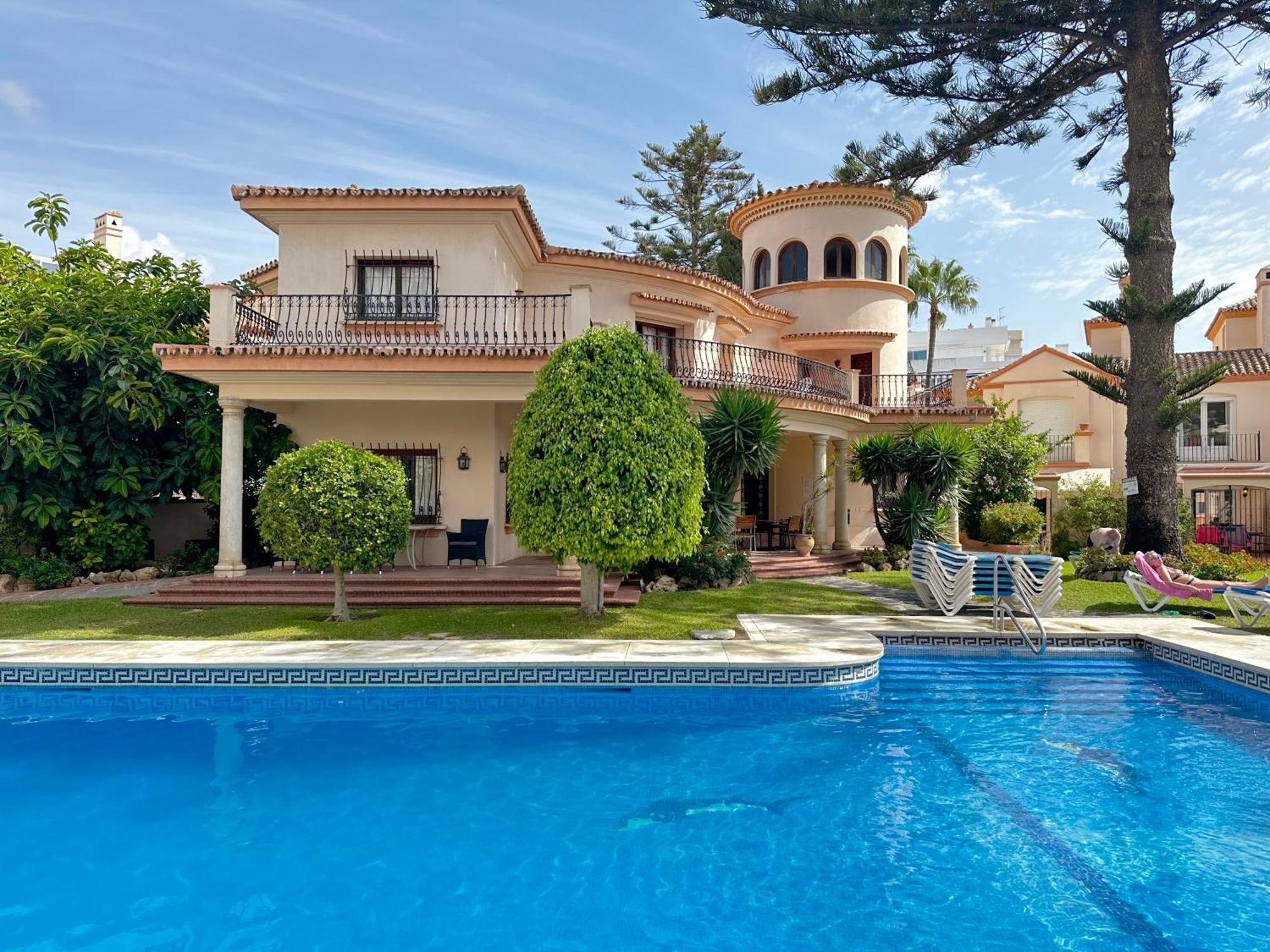 Belgravia Club, Marina Estepona