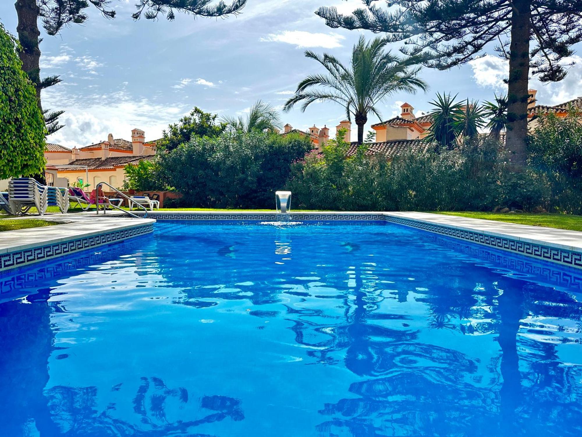 Belgravia Club, Marina *