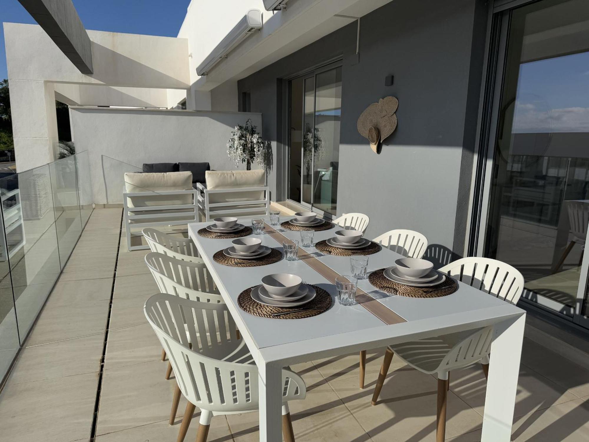 Vivi Homes - Sol Garden Pool, Terrace & Golf Apartment