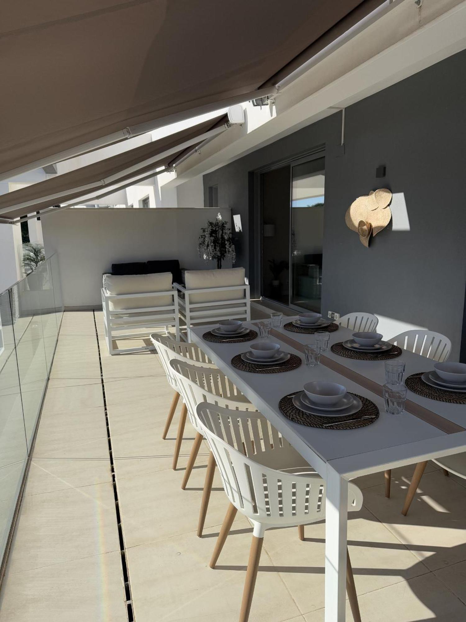 Vivi Homes - Sol Garden Pool, Terrace & Golf Apartment *