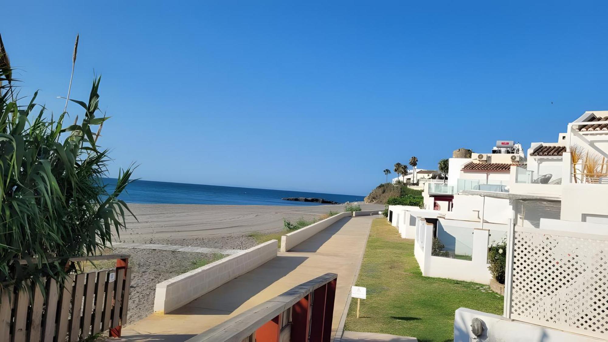 Ola De Mar - *