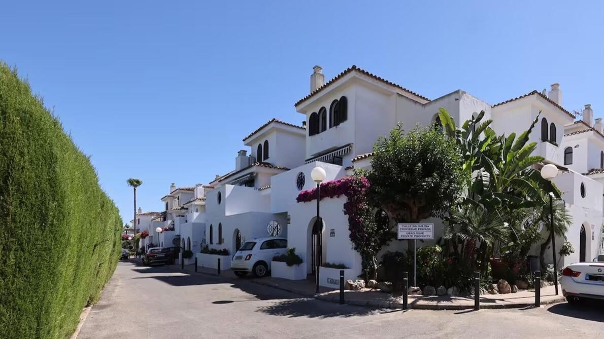 4 Bedroom Townhouse 200 Meters From The Beach! Apartment Estepona