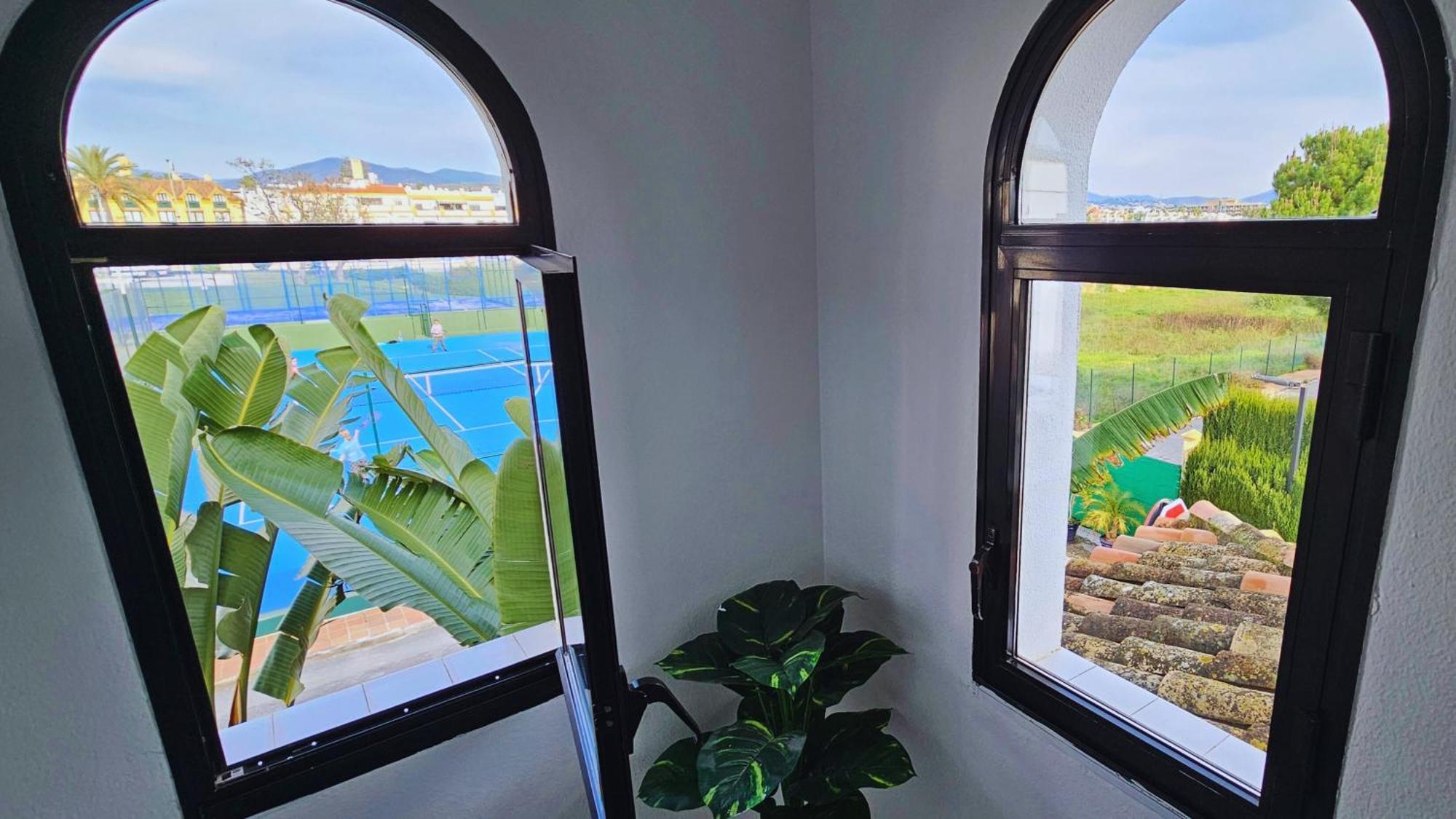 4 Bedroom Townhouse 200 Meters From The Beach!
