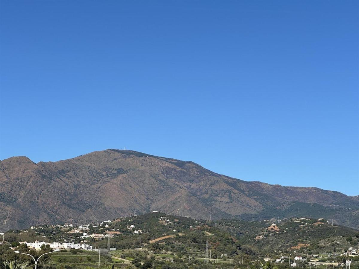 Apartment Gerenoveerd Diez: Groot Balkon & Zeezicht Estepona