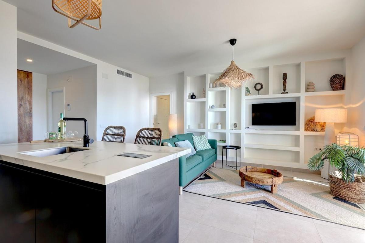 Apartment Gerenoveerd Diez: Groot Balkon & Zeezicht Estepona