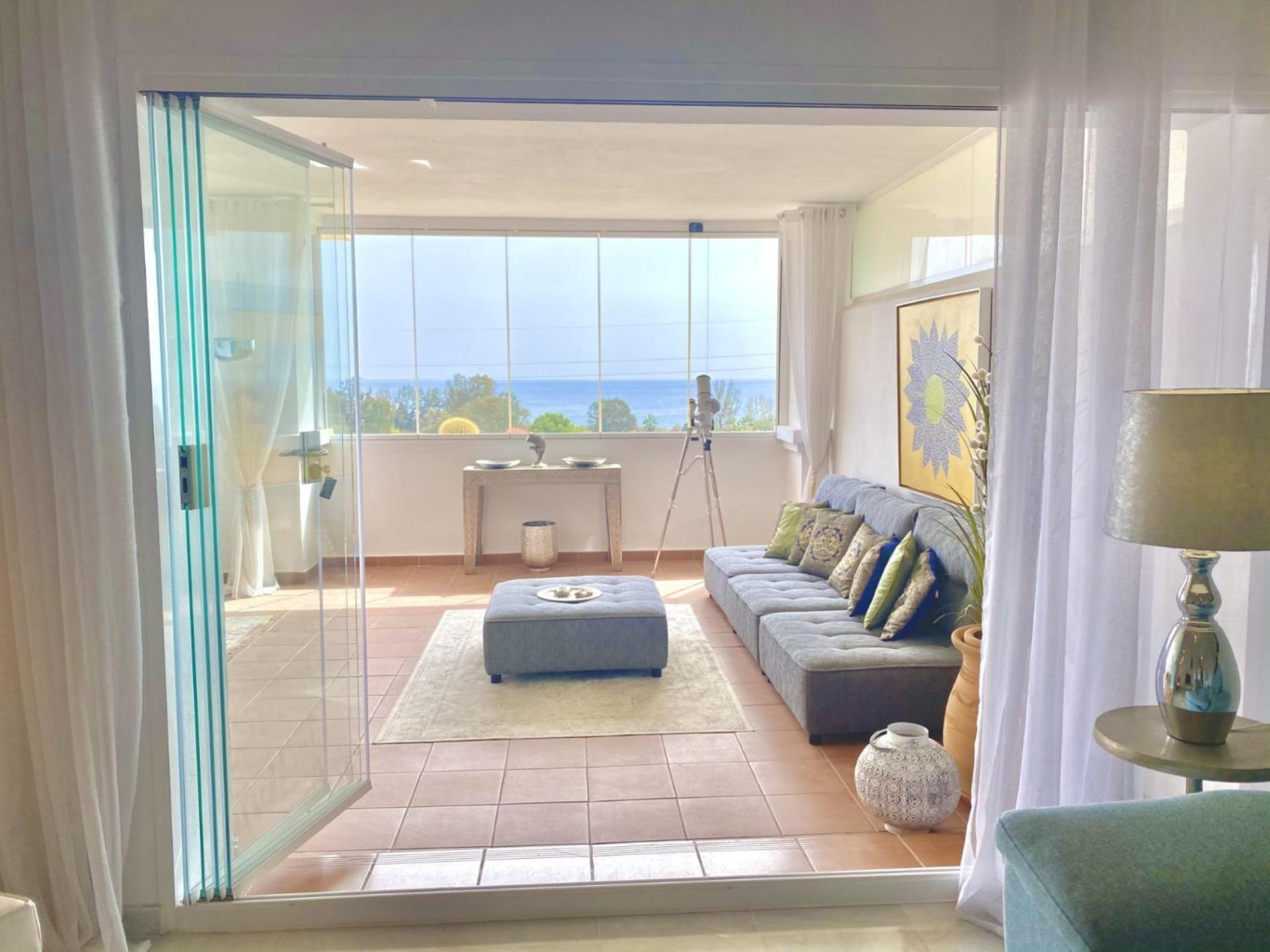 Sea View Apartment *