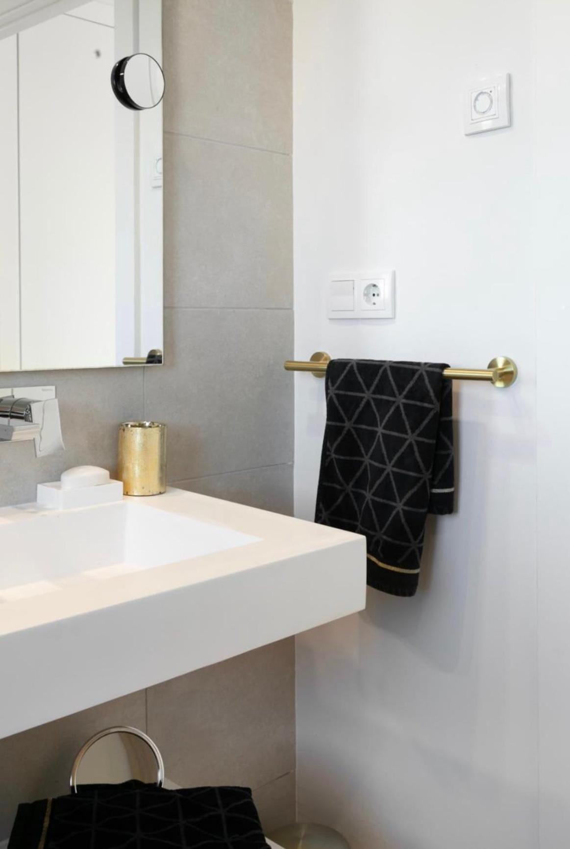 Bright Luxury Design Penthouse Apartment *