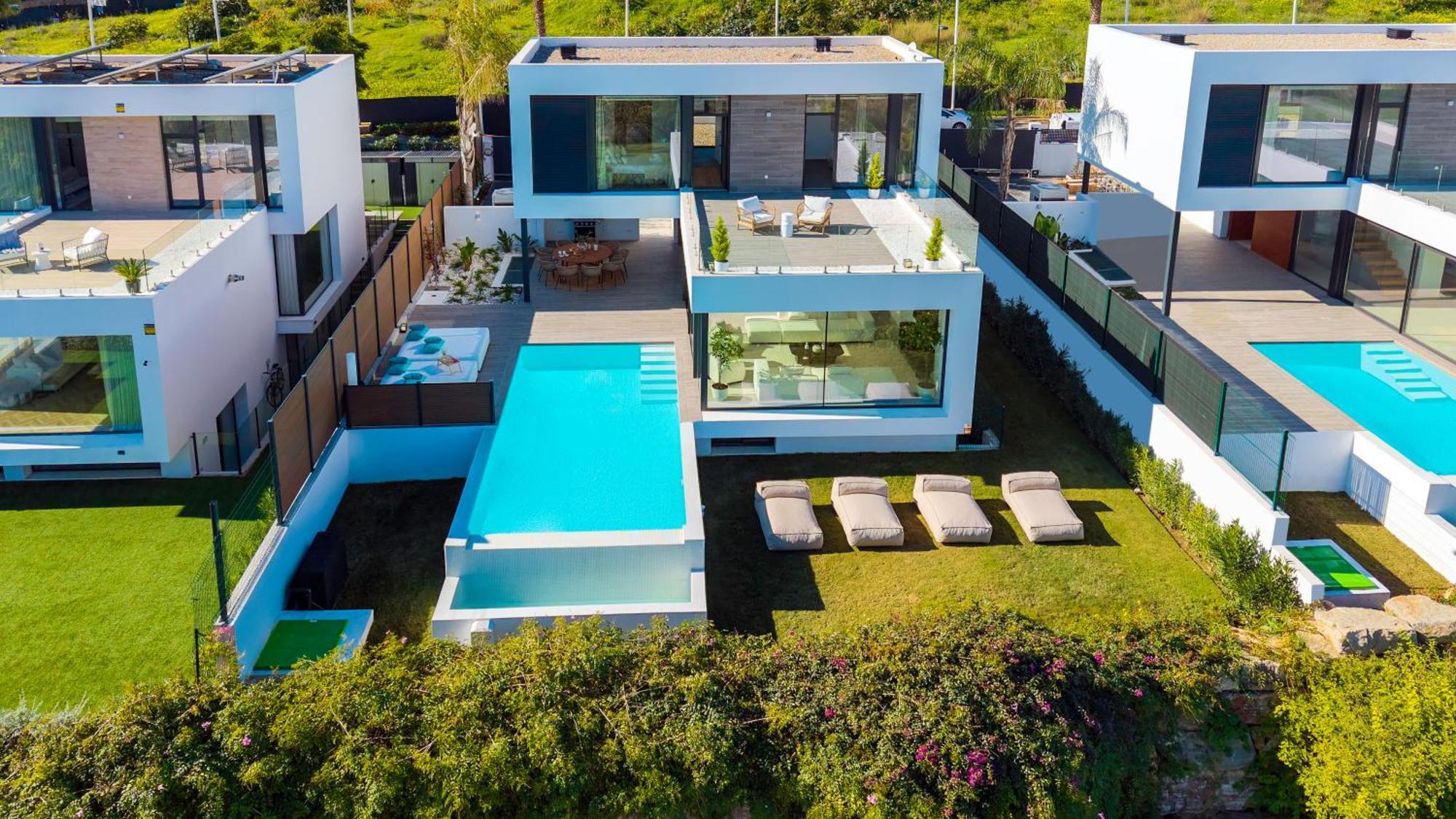 Villa Vacation Marbella I Chic, Cutting-edge Amenities, Private Heated Infinity Pool, Golf Front Location, Cinema *
