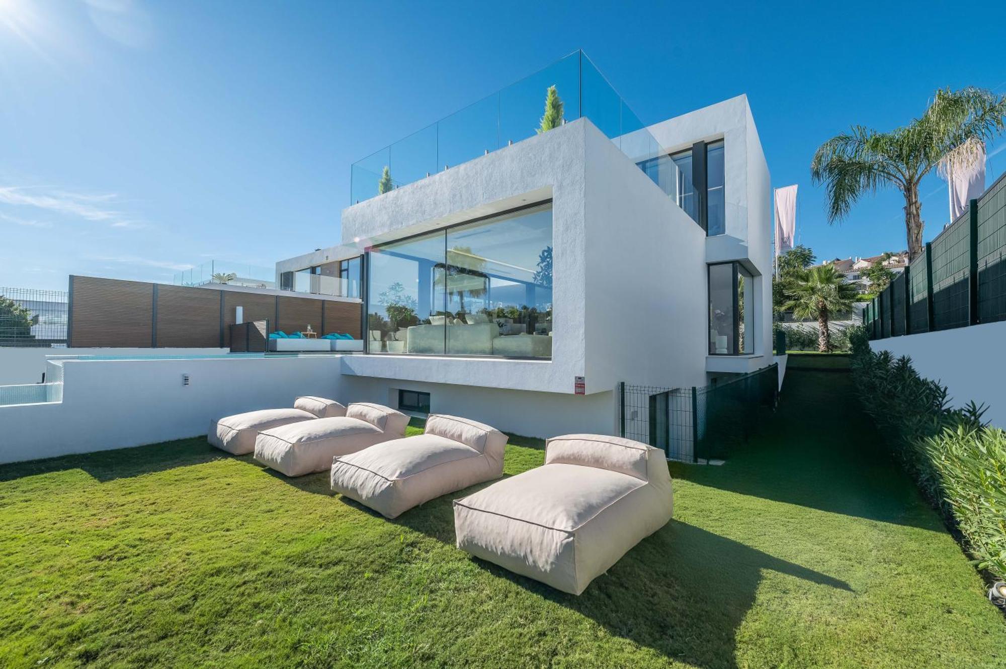 Vacation Marbella I Chic, Cutting-edge Amenities, Private Heated Infinity Pool, Golf Front Location, Cinema Villa Estepona