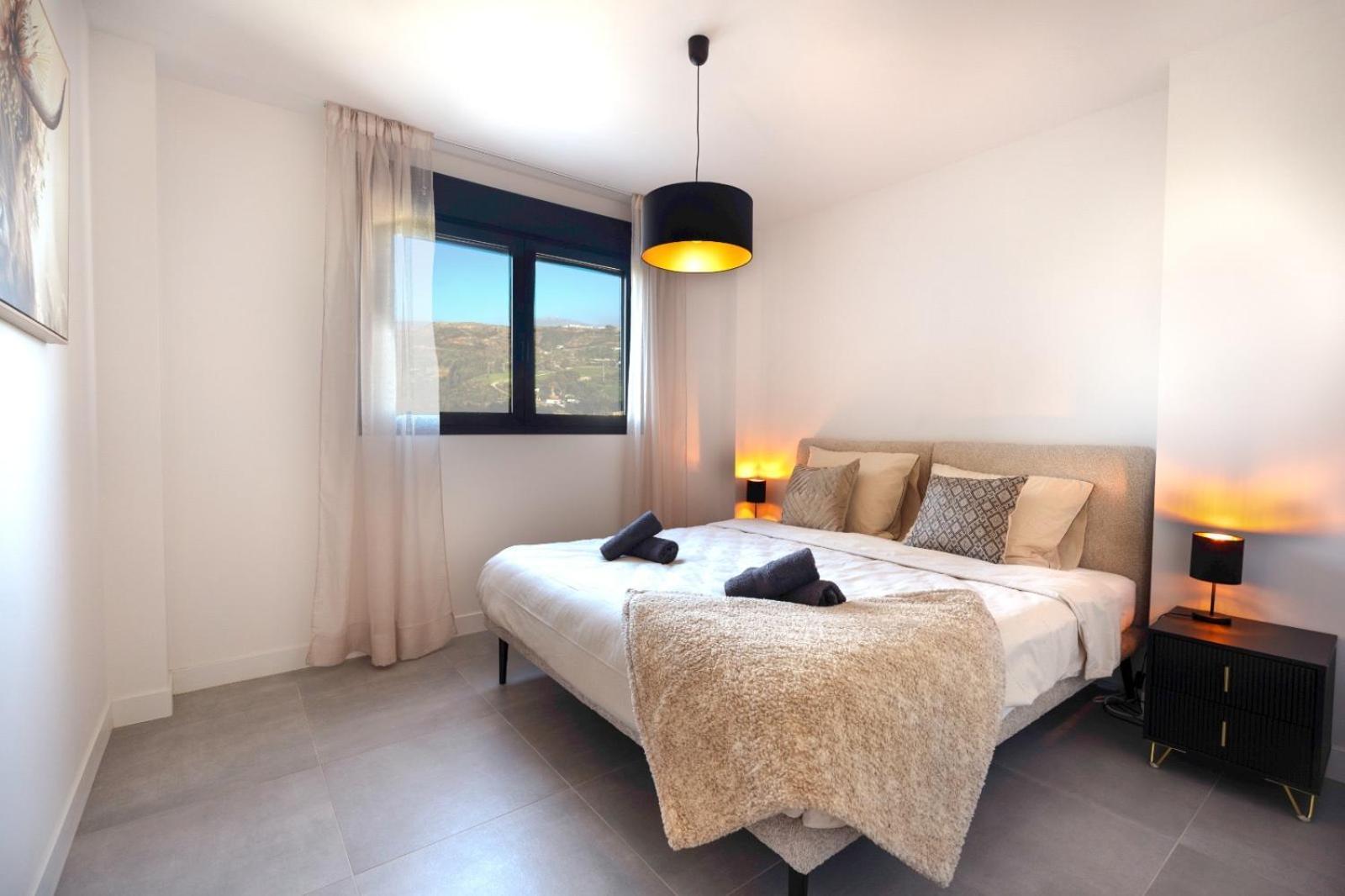Beautiful New Penthouse In Apartment *
